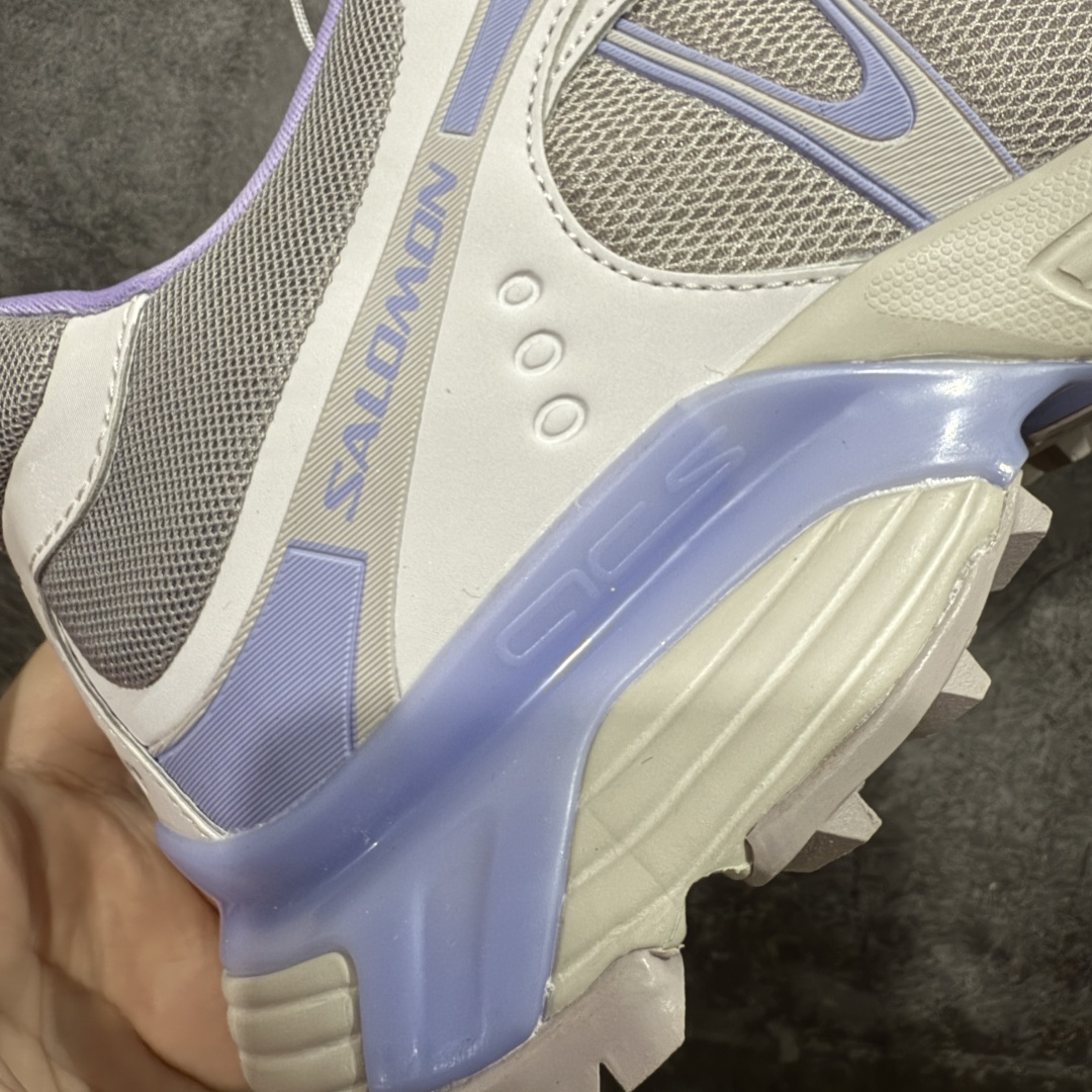 图片[3]-【666版本】SALOMON 萨洛蒙 XT-WHISPER 舒适百搭耐磨轻便低帮 休闲越野训练城市通勤跑步鞋 男女同款 灰紫 纯原外贸平台特供订单 耗时半年巨作 #全套原纸板楦头开发 #原厂特供网布配套加持 #确保原汁原味 完美呈现版型 #原档数据独家私模五层组合大底 #男女鞋同步官方开发至46 #原装Ortholite轻量化鞋垫 #中底布带钢印编号 原厂TPU锁扣 #进口港宝加持 后跟自然饱满 还原公司包裹性 #鞋面采用SENSIFT贴合技术 #全方位贴合包裹脚型 #鞋跟部鞋底牵引设计 #提供强大的抓地性能 #更适应野外崎岖不平的道路 #基于 SALOMON 初代 XT 鞋身造型并搭载 4D ADVANCED CHASSIS™ 大底打造而成 为这款 XT-WHISPER 带来了多项足部控制与保护等功能性 如在运动过程中控制左右晃动的过程而提高稳定性、改善长途越野过程中足中到足尖的过渡、提高感知岩石的精确度以抵抗尖锐物体对脚底的伤害以及采用动态缓冲来增强穿着舒适感 从而减轻疲劳感 使 XT-WHISPER 成为一双舒适且安全的户外之履 货号：477614 尺码：36 36.5 37.5 38 38.5 39 40 40.5 41 42 42.5 43 44 45 46-选品中心