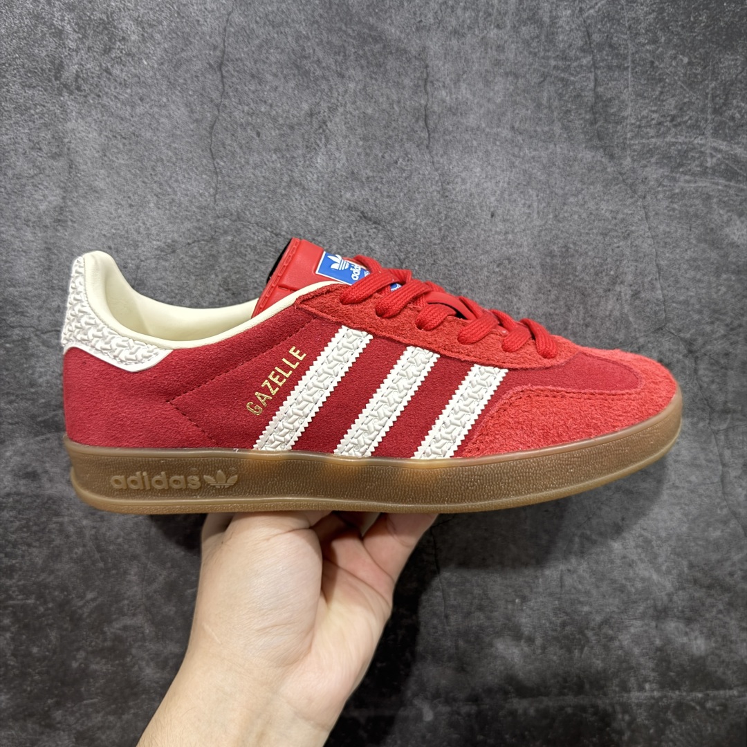 【T版2.0长字体】AD Original Gazelle Indoor Trainers 瞪羚室内鞋系列低帮复古百搭休闲运动德训风板鞋 IF1808 同价位中品质最佳 最优选择版本 原厂翻毛皮料 翻毛效果 卡色与原版无差别 正确半透大底 大底厚度质感比市面好很多 完美版型 实拍可感受 随意对比可匹敌任何价位品质 全套原纸板楦头开发 每道工序同步公司流程 确保原汁原味 中底原厂特供纳米纤维板 区别市面劣质纸板中底 原厂海玻璃鞋垫 中置乳胶足弓支撑垫 正确3/2横条宽版背胶 一比一鞋头弧度高度鞋身弧度 烫金亮度高频深浅同步原鞋 原厂港宝加持定型后跟R度完美 原厂高频磨具加持 Logo字体 凹凸明显 轮廓分明 描漆定位精准 三道杠为尖角45°锯齿状 高频立体感很强 区别圆形锯齿 已最大程度还原公司 欢迎对比 尺码:35.5 36 36.5 37 38 38.5 39 40 40.5 41 42 42.5 43 44 44.5 45-选品中心