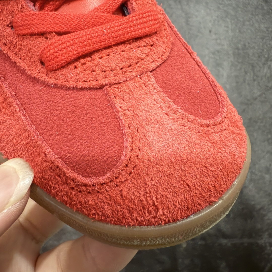 图片[5]-【T版2.0长字体】AD Original Gazelle Indoor Trainers 瞪羚室内鞋系列低帮复古百搭休闲运动德训风板鞋 IF1808 同价位中品质最佳 最优选择版本 原厂翻毛皮料 翻毛效果 卡色与原版无差别 正确半透大底 大底厚度质感比市面好很多 完美版型 实拍可感受 随意对比可匹敌任何价位品质 全套原纸板楦头开发 每道工序同步公司流程 确保原汁原味 中底原厂特供纳米纤维板 区别市面劣质纸板中底 原厂海玻璃鞋垫 中置乳胶足弓支撑垫 正确3/2横条宽版背胶 一比一鞋头弧度高度鞋身弧度 烫金亮度高频深浅同步原鞋 原厂港宝加持定型后跟R度完美 原厂高频磨具加持 Logo字体 凹凸明显 轮廓分明 描漆定位精准 三道杠为尖角45°锯齿状 高频立体感很强 区别圆形锯齿 已最大程度还原公司 欢迎对比 尺码：35.5 36 36.5 37 38 38.5 39 40 40.5 41 42 42.5 43 44 44.5 45-选品中心