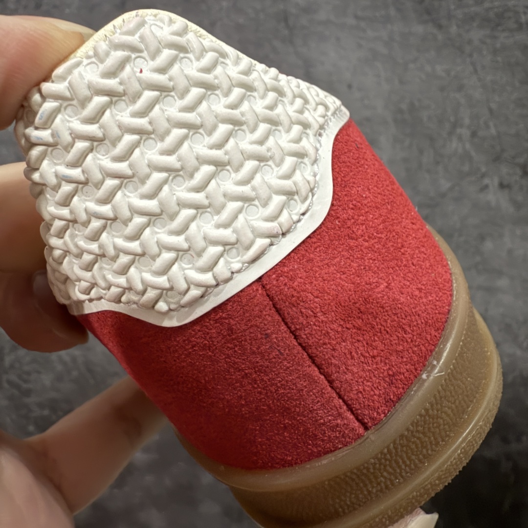 图片[2]-【T版2.0长字体】AD Original Gazelle Indoor Trainers 瞪羚室内鞋系列低帮复古百搭休闲运动德训风板鞋 IF1808 同价位中品质最佳 最优选择版本 原厂翻毛皮料 翻毛效果 卡色与原版无差别 正确半透大底 大底厚度质感比市面好很多 完美版型 实拍可感受 随意对比可匹敌任何价位品质 全套原纸板楦头开发 每道工序同步公司流程 确保原汁原味 中底原厂特供纳米纤维板 区别市面劣质纸板中底 原厂海玻璃鞋垫 中置乳胶足弓支撑垫 正确3/2横条宽版背胶 一比一鞋头弧度高度鞋身弧度 烫金亮度高频深浅同步原鞋 原厂港宝加持定型后跟R度完美 原厂高频磨具加持 Logo字体 凹凸明显 轮廓分明 描漆定位精准 三道杠为尖角45°锯齿状 高频立体感很强 区别圆形锯齿 已最大程度还原公司 欢迎对比 尺码：35.5 36 36.5 37 38 38.5 39 40 40.5 41 42 42.5 43 44 44.5 45-选品中心