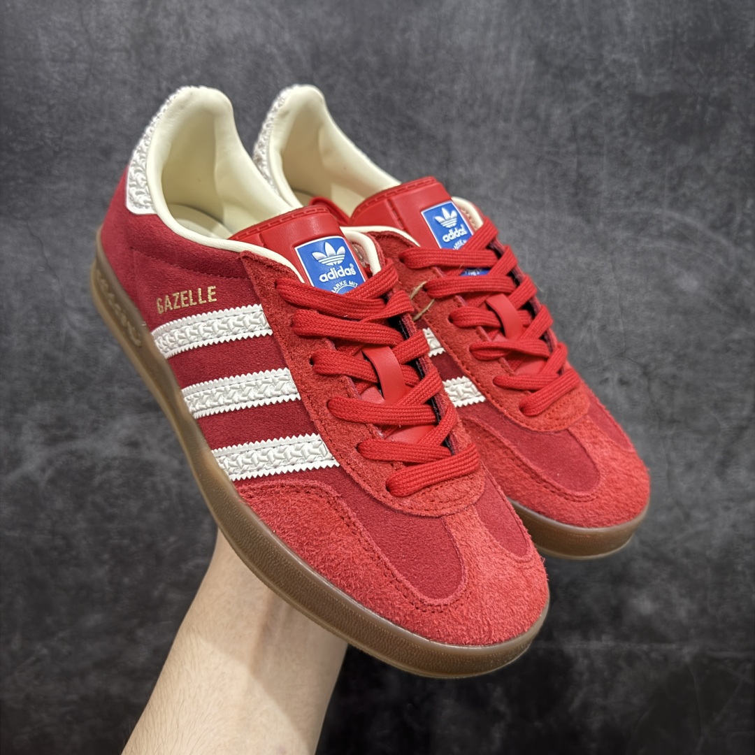 【T版2.0长字体】AD Original Gazelle Indoor Trainers 瞪羚室内鞋系列低帮复古百搭休闲运动德训风板鞋 IF1808 同价位中品质最佳 最优选择版本 原厂翻毛皮料 翻毛效果 卡色与原版无差别 正确半透大底 大底厚度质感比市面好很多 完美版型 实拍可感受 随意对比可匹敌任何价位品质 全套原纸板楦头开发 每道工序同步公司流程 确保原汁原味 中底原厂特供纳米纤维板 区别市面劣质纸板中底 原厂海玻璃鞋垫 中置乳胶足弓支撑垫 正确3/2横条宽版背胶 一比一鞋头弧度高度鞋身弧度 烫金亮度高频深浅同步原鞋 原厂港宝加持定型后跟R度完美 原厂高频磨具加持 Logo字体 凹凸明显 轮廓分明 描漆定位精准 三道杠为尖角45°锯齿状 高频立体感很强 区别圆形锯齿 已最大程度还原公司 欢迎对比 尺码：35.5 36 36.5 37 38 38.5 39 40 40.5 41 42 42.5 43 44 44.5 45-选品中心