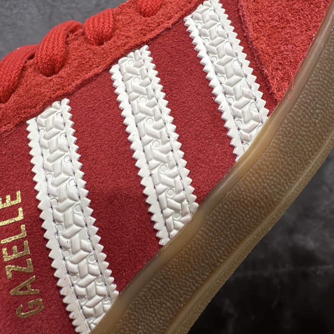 图片[4]-【T版2.0长字体】AD Original Gazelle Indoor Trainers 瞪羚室内鞋系列低帮复古百搭休闲运动德训风板鞋 IF1808 同价位中品质最佳 最优选择版本 原厂翻毛皮料 翻毛效果 卡色与原版无差别 正确半透大底 大底厚度质感比市面好很多 完美版型 实拍可感受 随意对比可匹敌任何价位品质 全套原纸板楦头开发 每道工序同步公司流程 确保原汁原味 中底原厂特供纳米纤维板 区别市面劣质纸板中底 原厂海玻璃鞋垫 中置乳胶足弓支撑垫 正确3/2横条宽版背胶 一比一鞋头弧度高度鞋身弧度 烫金亮度高频深浅同步原鞋 原厂港宝加持定型后跟R度完美 原厂高频磨具加持 Logo字体 凹凸明显 轮廓分明 描漆定位精准 三道杠为尖角45°锯齿状 高频立体感很强 区别圆形锯齿 已最大程度还原公司 欢迎对比 尺码：35.5 36 36.5 37 38 38.5 39 40 40.5 41 42 42.5 43 44 44.5 45-选品中心