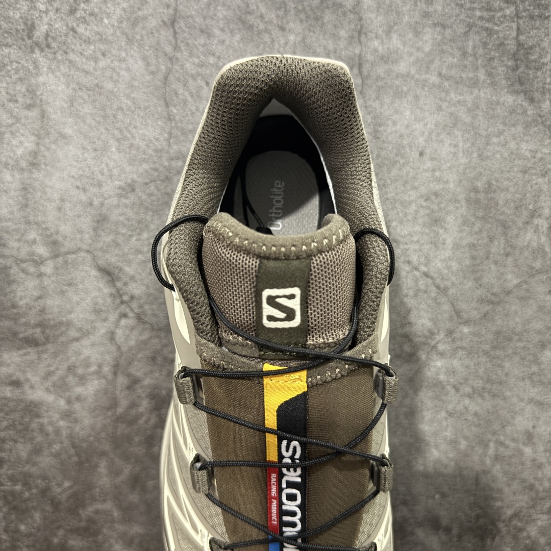 图片[8]-【巅峰版】 Salomon XT-6 Gore-Tex防水款 萨洛蒙复古潮流户外机能登山跑鞋 浅棕色 417412 市场唯一防水版本 区别假材料 纯原外贸平台特供订单 耗时半年巨作 全套原纸板楦头开发 原厂特供网布配套加持 确保原汁原味 完美呈现版型 原档数据独家私模五层组合大底 原装Ortholite轻量化鞋垫 中底布带钢印编号 原厂TPU锁扣 进口港宝加持 后跟自然饱满 还原公司包裹性 鞋面以“锯齿”状的包裹系统呈现 在基色底之下加入了各种色点缀 将公司的最新技术和时尚前卫的造型融入耐用的长跑款式中 鞋面由 TPU 薄膜制成 并焊接在高耐磨网眼上 使其既时尚又坚固 由 ACS底盘支撑 可增强稳定性和支撑力 以及由橡胶凸耳 Contragrip外底覆盖的 EVA 缓冲中底 旨在应对崎岖的地形 鞋舌上的彩色Salomon 标签、Quicklace 系统以及鞋头、鞋舌和鞋跟上的附加品牌使细节更加完美 让穿着者可以轻松驾驭户外与通勤下的任何运动生活场景 无缝鞋身户外随意纵横 颜值与脚感兼备 出街通勤 绝对非常吸睛 你值得拥有 尺码：36 36.5 37.5 38 38.5 39 40 40.5 41 42 42.5 43 44 44.5 45-选品中心