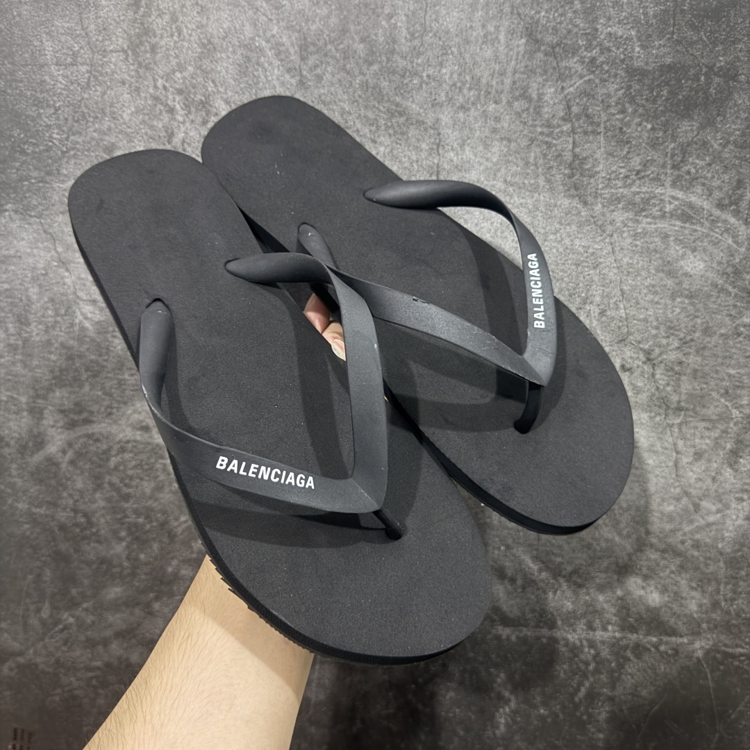 
巴黎世家 TRACK SNEAKER RECY CLED 经典百搭简约人字拖 夏季家居沙滩街头夹脚拖鞋