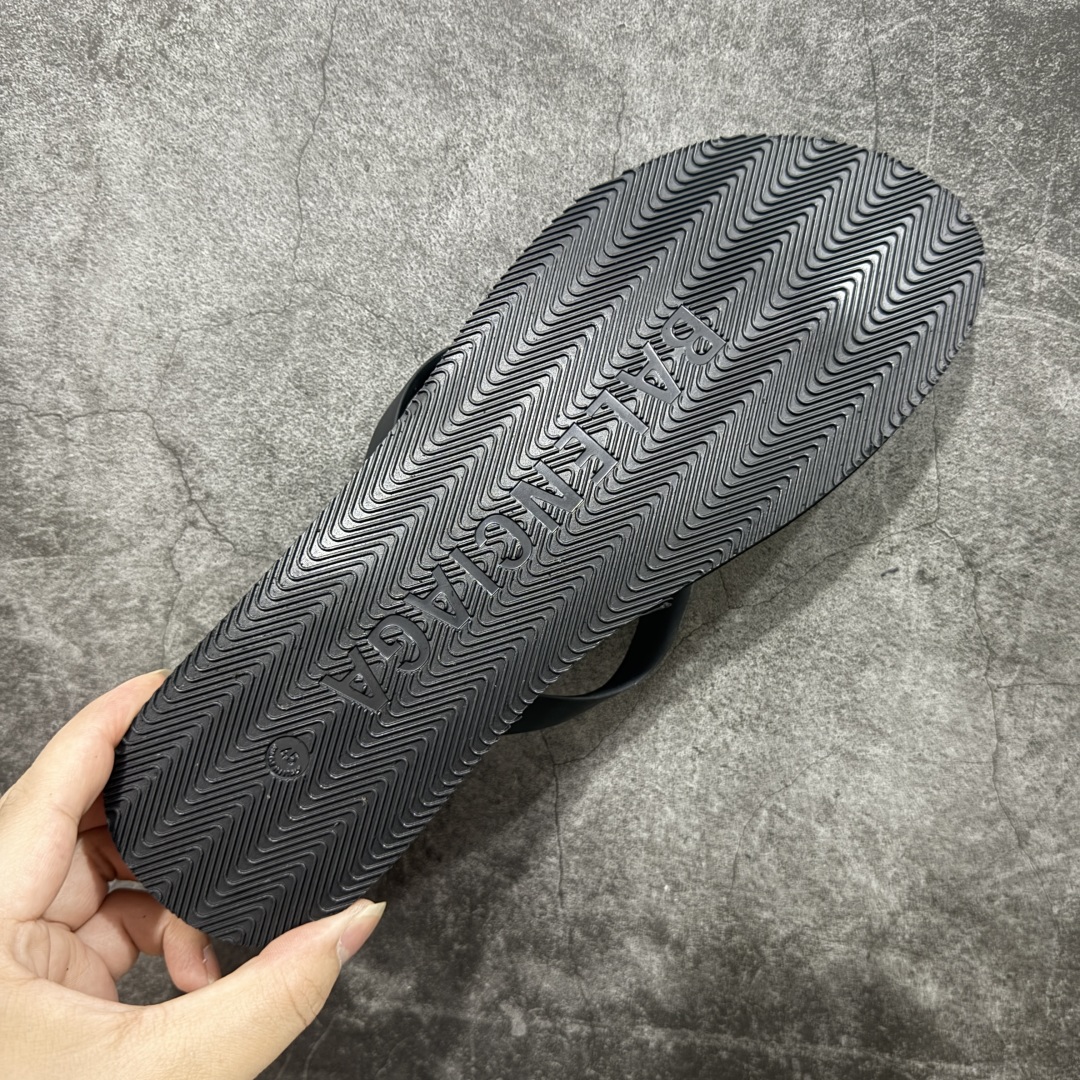 
巴黎世家 TRACK SNEAKER RECY CLED 经典百搭简约人字拖 夏季家居沙滩街头夹脚拖鞋