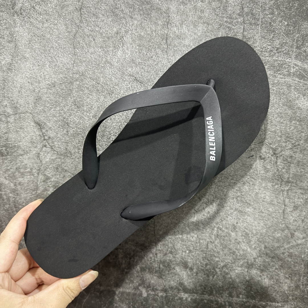 
巴黎世家 TRACK SNEAKER RECY CLED 经典百搭简约人字拖 夏季家居沙滩街头夹脚拖鞋