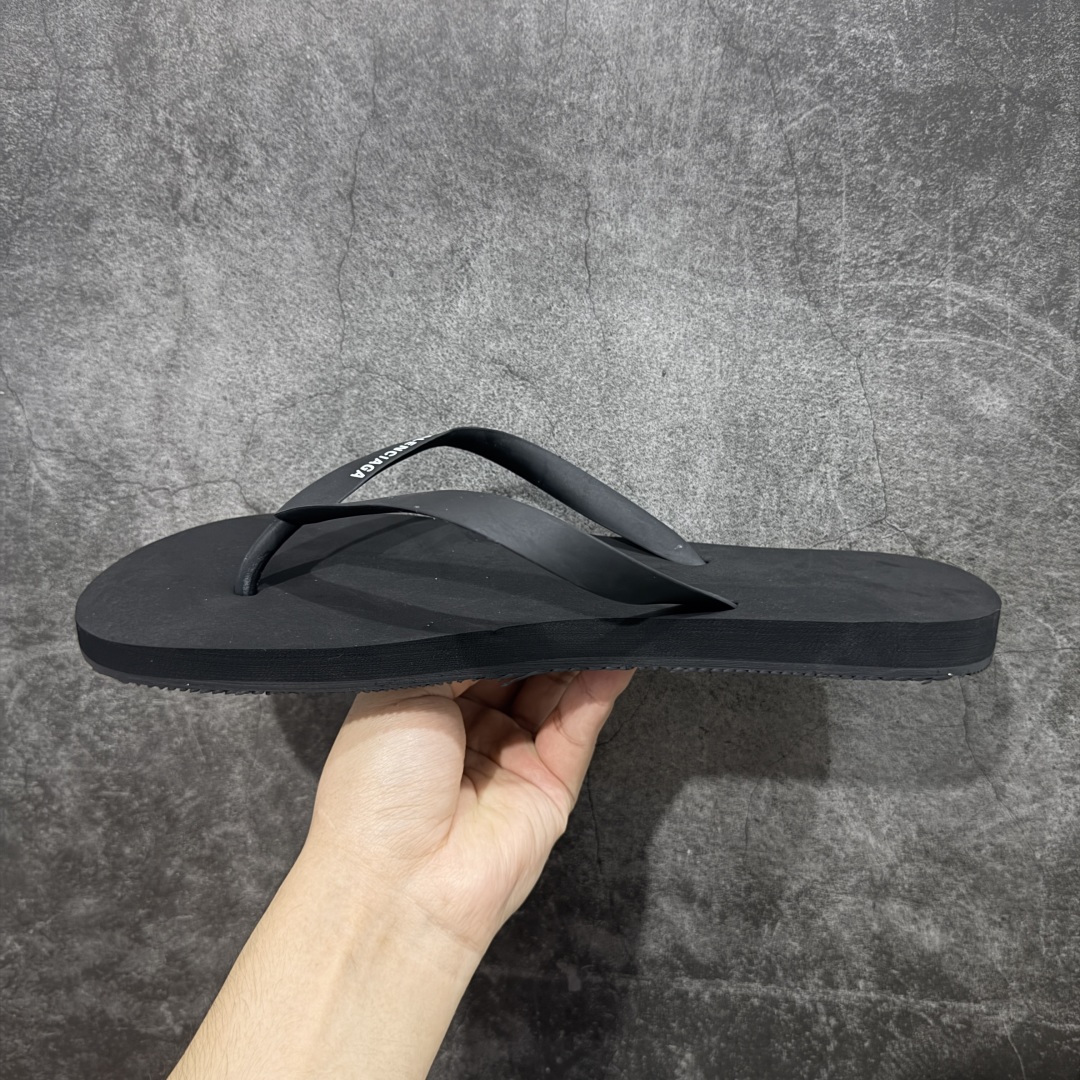 
巴黎世家 TRACK SNEAKER RECY CLED 经典百搭简约人字拖 夏季家居沙滩街头夹脚拖鞋
