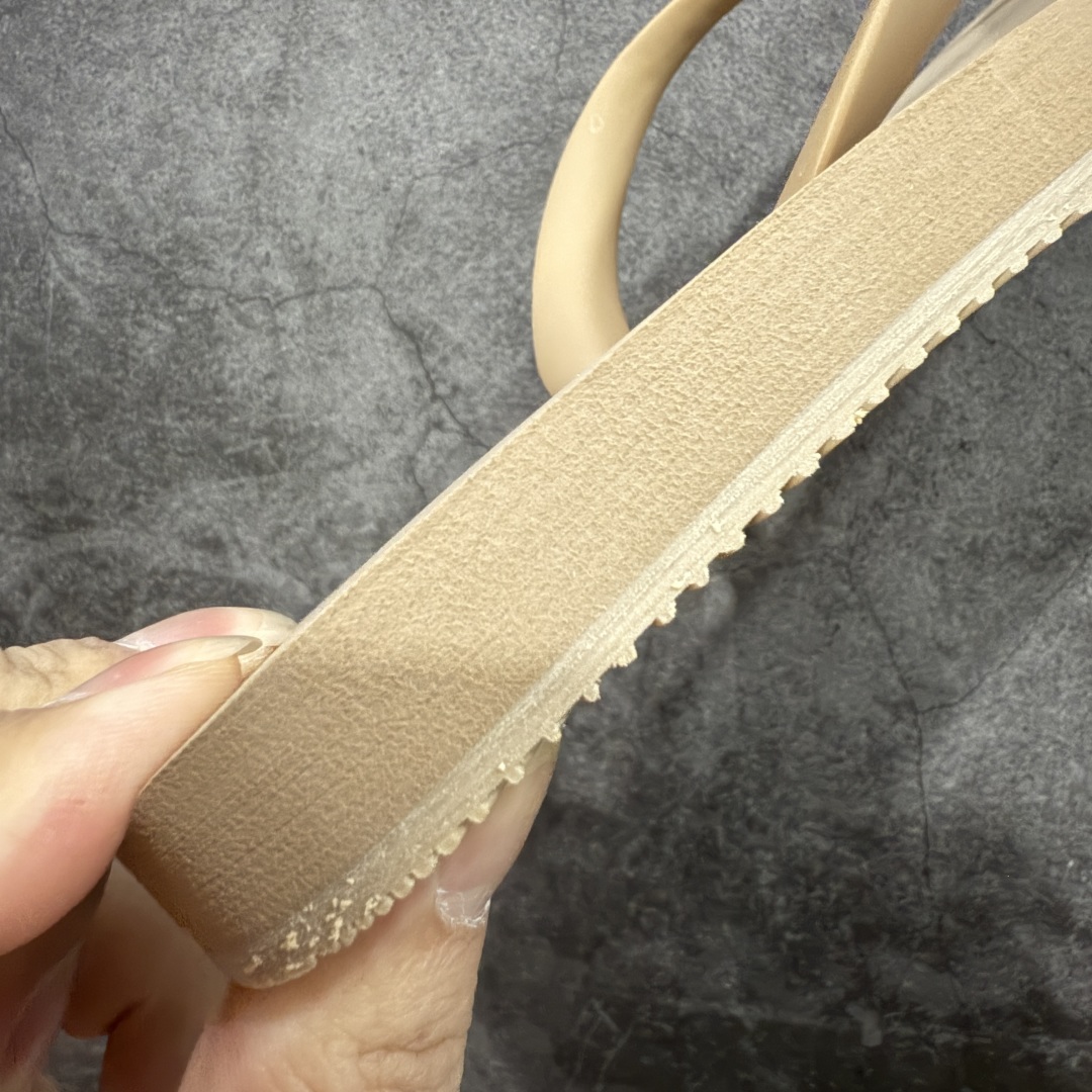 
巴黎世家 TRACK SNEAKER RECY CLED 经典百搭简约人字拖 夏季家居沙滩街头夹脚拖鞋