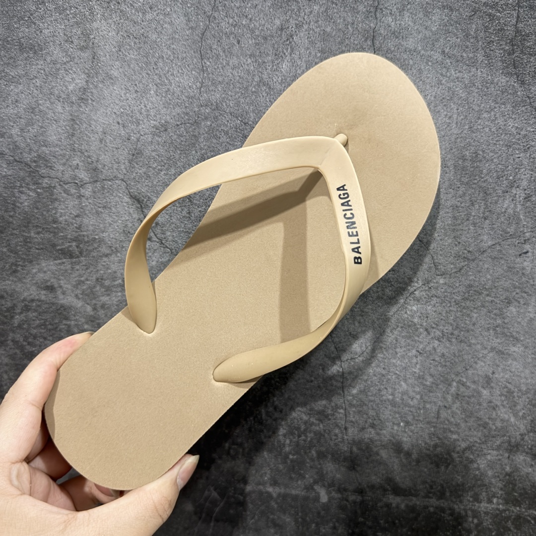 
巴黎世家 TRACK SNEAKER RECY CLED 经典百搭简约人字拖 夏季家居沙滩街头夹脚拖鞋