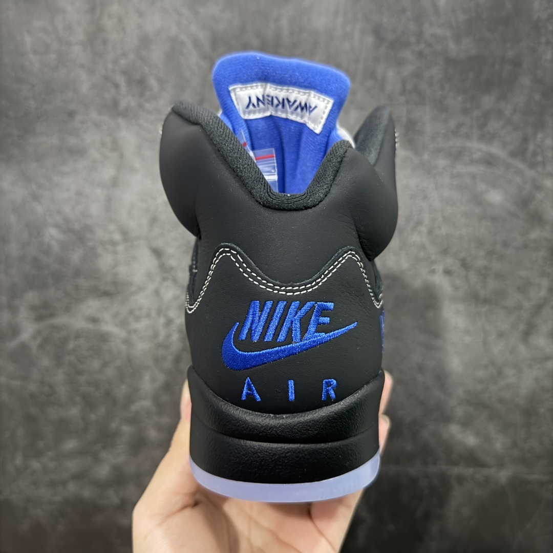 图片[4]-【OG纯原】Awake NY x Air Jordan AJ5 联名黑蓝 DV4982-004 SZ原厂全套原楦原纸板磨具开发 原厂皮料加持 原厂港宝加持定型后跟R度完美 同源原厂电绣 飞人针数密度立体效果一致 原厂拉帮手法 原厂配置纸衬高频鞋盒 原厂指令配双鞋带 原厂TPU网格鞋带扣 超高鞋面清洁度 最高QC检验标准 控制溢胶瑕疵 到手可放心比对发售原鞋 上脚百分百充正驾驭 尺码：40 40.5 41 42 42.5 43 44 44.5 45 46 47.5-选品中心