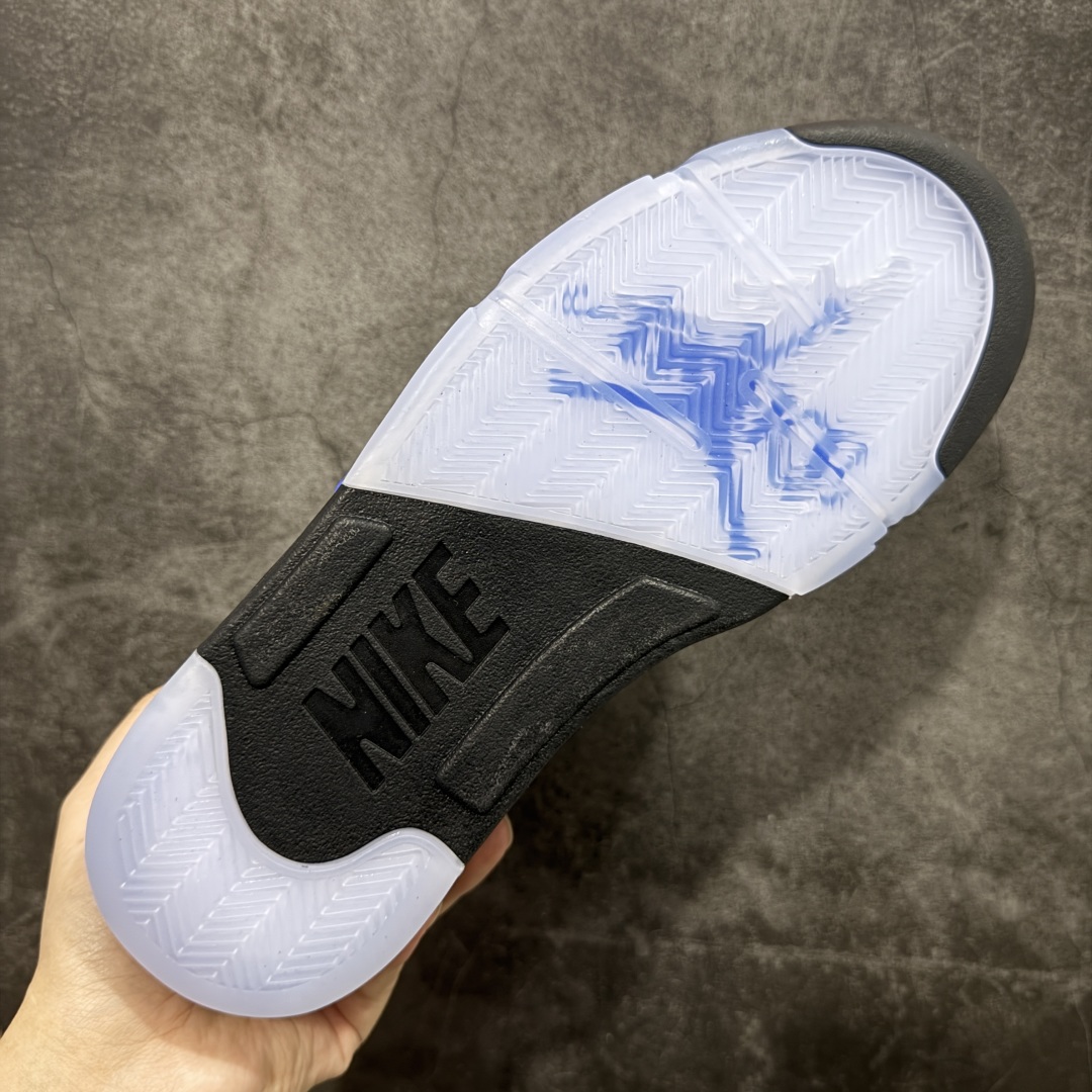 图片[9]-【OG纯原】Awake NY x Air Jordan AJ5 联名黑蓝 DV4982-004 SZ原厂全套原楦原纸板磨具开发 原厂皮料加持 原厂港宝加持定型后跟R度完美 同源原厂电绣 飞人针数密度立体效果一致 原厂拉帮手法 原厂配置纸衬高频鞋盒 原厂指令配双鞋带 原厂TPU网格鞋带扣 超高鞋面清洁度 最高QC检验标准 控制溢胶瑕疵 到手可放心比对发售原鞋 上脚百分百充正驾驭 尺码：40 40.5 41 42 42.5 43 44 44.5 45 46 47.5-选品中心