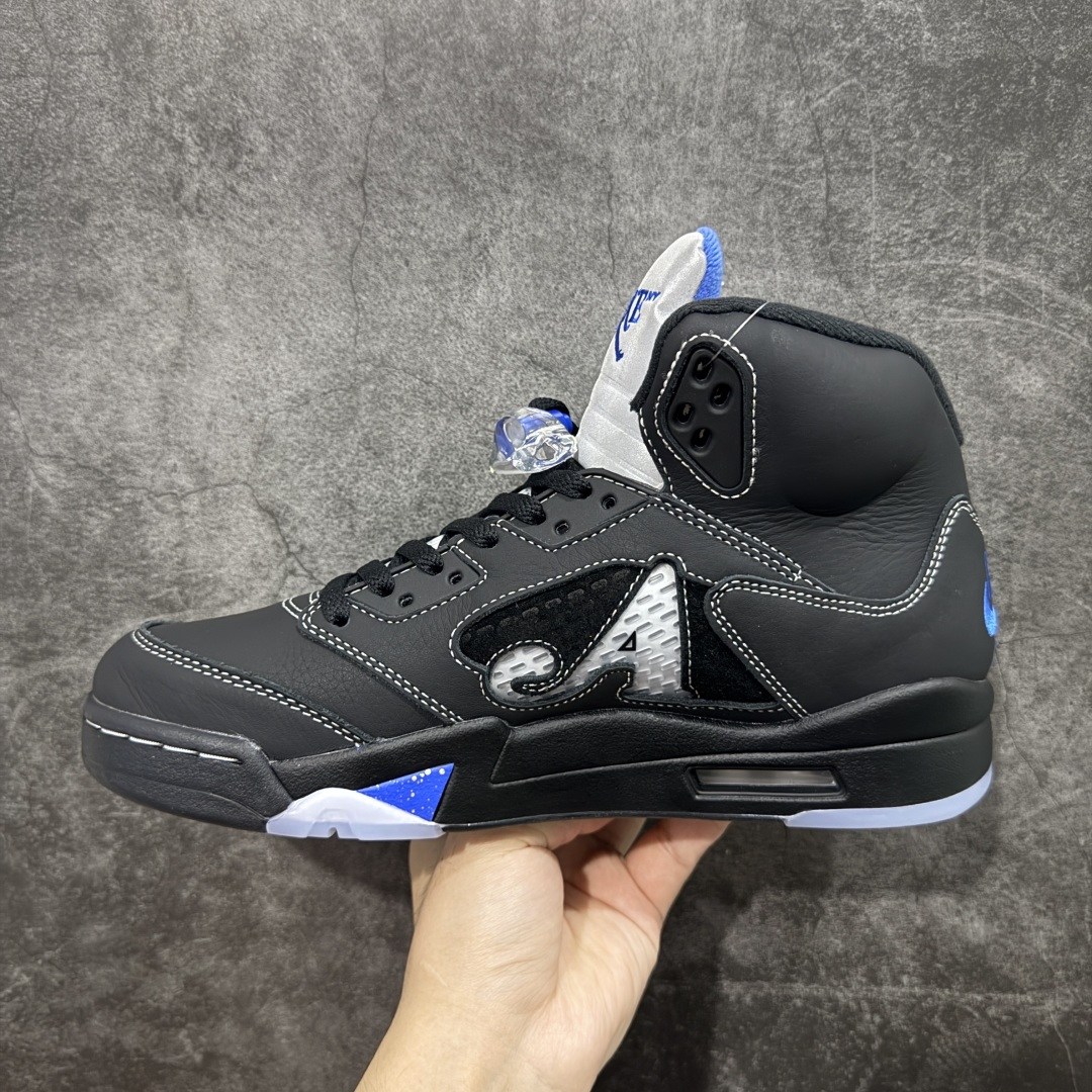 图片[2]-【OG纯原】Awake NY x Air Jordan AJ5 联名黑蓝 DV4982-004 SZ原厂全套原楦原纸板磨具开发 原厂皮料加持 原厂港宝加持定型后跟R度完美 同源原厂电绣 飞人针数密度立体效果一致 原厂拉帮手法 原厂配置纸衬高频鞋盒 原厂指令配双鞋带 原厂TPU网格鞋带扣 超高鞋面清洁度 最高QC检验标准 控制溢胶瑕疵 到手可放心比对发售原鞋 上脚百分百充正驾驭 尺码：40 40.5 41 42 42.5 43 44 44.5 45 46 47.5-选品中心