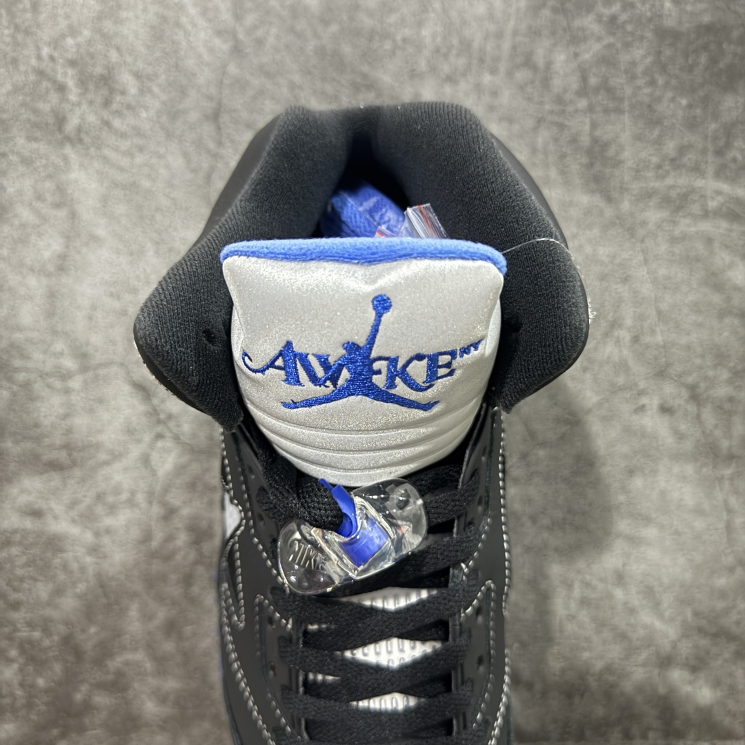图片[8]-【OG纯原】Awake NY x Air Jordan AJ5 联名黑蓝 DV4982-004 SZ原厂全套原楦原纸板磨具开发 原厂皮料加持 原厂港宝加持定型后跟R度完美 同源原厂电绣 飞人针数密度立体效果一致 原厂拉帮手法 原厂配置纸衬高频鞋盒 原厂指令配双鞋带 原厂TPU网格鞋带扣 超高鞋面清洁度 最高QC检验标准 控制溢胶瑕疵 到手可放心比对发售原鞋 上脚百分百充正驾驭 尺码：40 40.5 41 42 42.5 43 44 44.5 45 46 47.5-选品中心