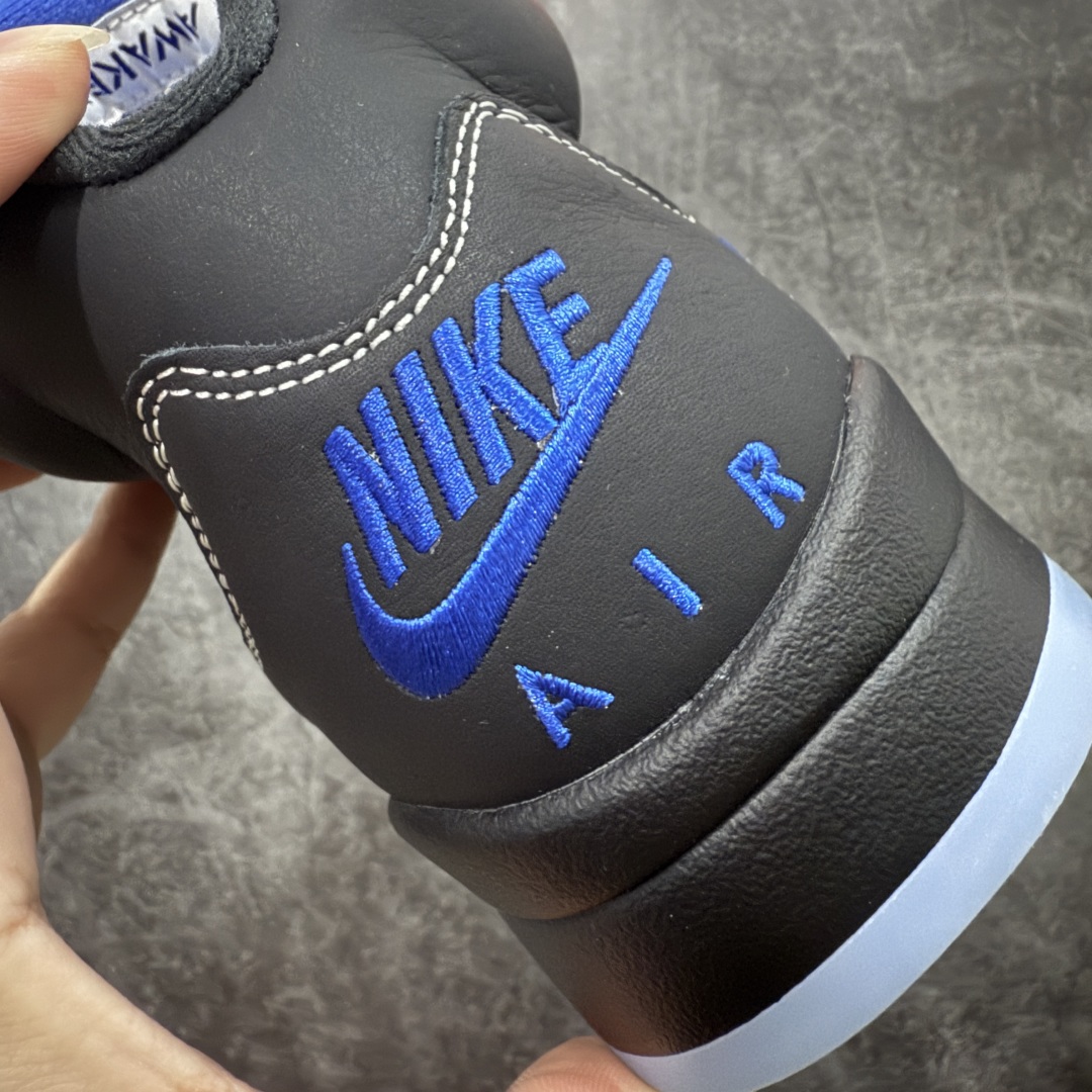 图片[2]-【OG纯原】Awake NY x Air Jordan AJ5 联名黑蓝 DV4982-004 SZ原厂全套原楦原纸板磨具开发 原厂皮料加持 原厂港宝加持定型后跟R度完美 同源原厂电绣 飞人针数密度立体效果一致 原厂拉帮手法 原厂配置纸衬高频鞋盒 原厂指令配双鞋带 原厂TPU网格鞋带扣 超高鞋面清洁度 最高QC检验标准 控制溢胶瑕疵 到手可放心比对发售原鞋 上脚百分百充正驾驭 尺码：40 40.5 41 42 42.5 43 44 44.5 45 46 47.5-选品中心