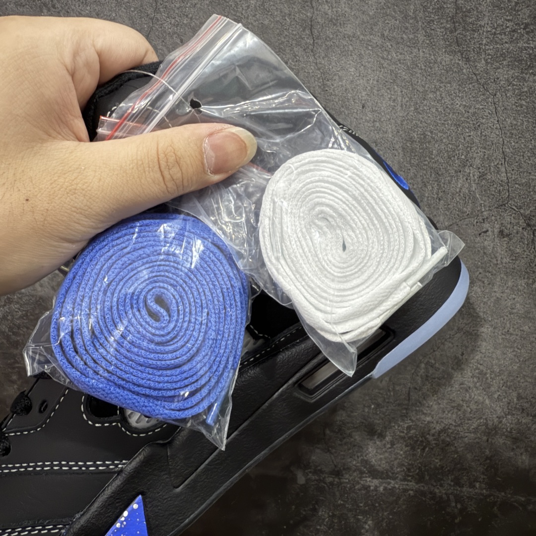 图片[7]-【OG纯原】Awake NY x Air Jordan AJ5 联名黑蓝 DV4982-004 SZ原厂全套原楦原纸板磨具开发 原厂皮料加持 原厂港宝加持定型后跟R度完美 同源原厂电绣 飞人针数密度立体效果一致 原厂拉帮手法 原厂配置纸衬高频鞋盒 原厂指令配双鞋带 原厂TPU网格鞋带扣 超高鞋面清洁度 最高QC检验标准 控制溢胶瑕疵 到手可放心比对发售原鞋 上脚百分百充正驾驭 尺码：40 40.5 41 42 42.5 43 44 44.5 45 46 47.5-选品中心