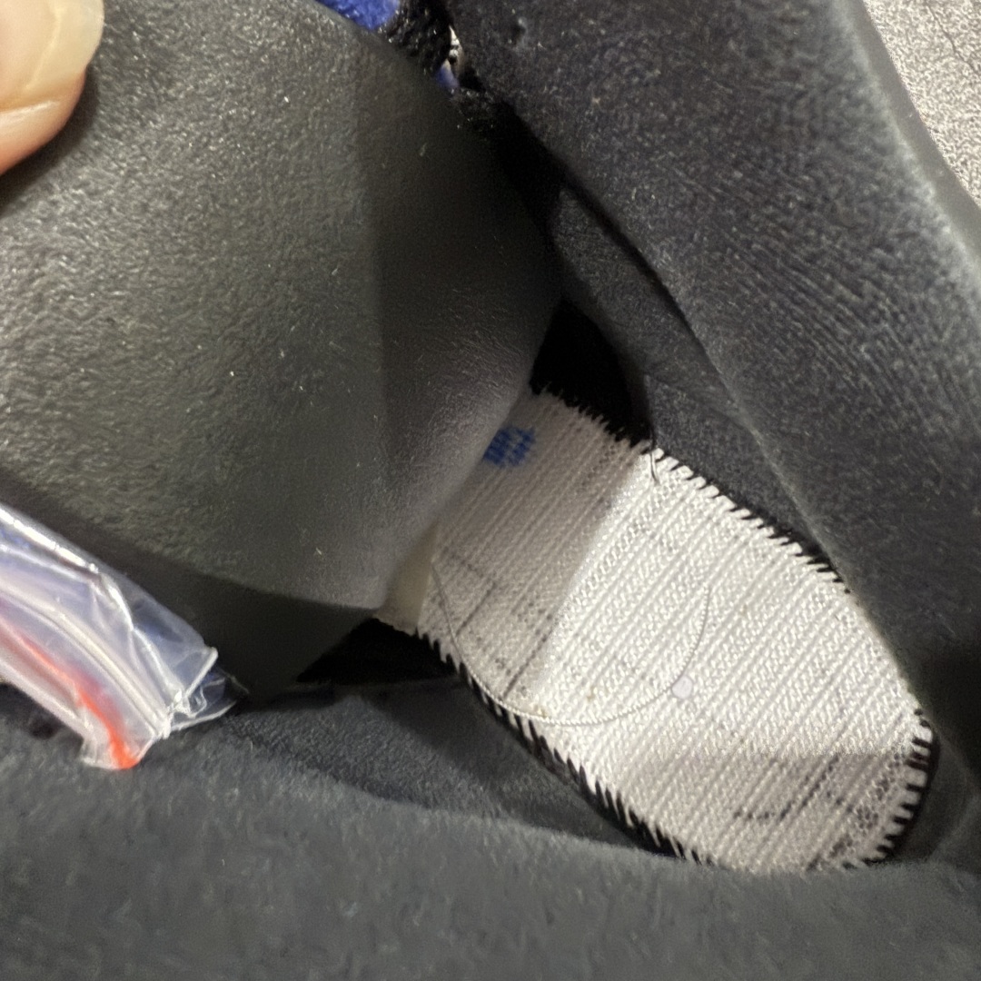 图片[8]-【OG纯原】Awake NY x Air Jordan AJ5 联名黑蓝 DV4982-004 SZ原厂全套原楦原纸板磨具开发 原厂皮料加持 原厂港宝加持定型后跟R度完美 同源原厂电绣 飞人针数密度立体效果一致 原厂拉帮手法 原厂配置纸衬高频鞋盒 原厂指令配双鞋带 原厂TPU网格鞋带扣 超高鞋面清洁度 最高QC检验标准 控制溢胶瑕疵 到手可放心比对发售原鞋 上脚百分百充正驾驭 尺码：40 40.5 41 42 42.5 43 44 44.5 45 46 47.5-选品中心