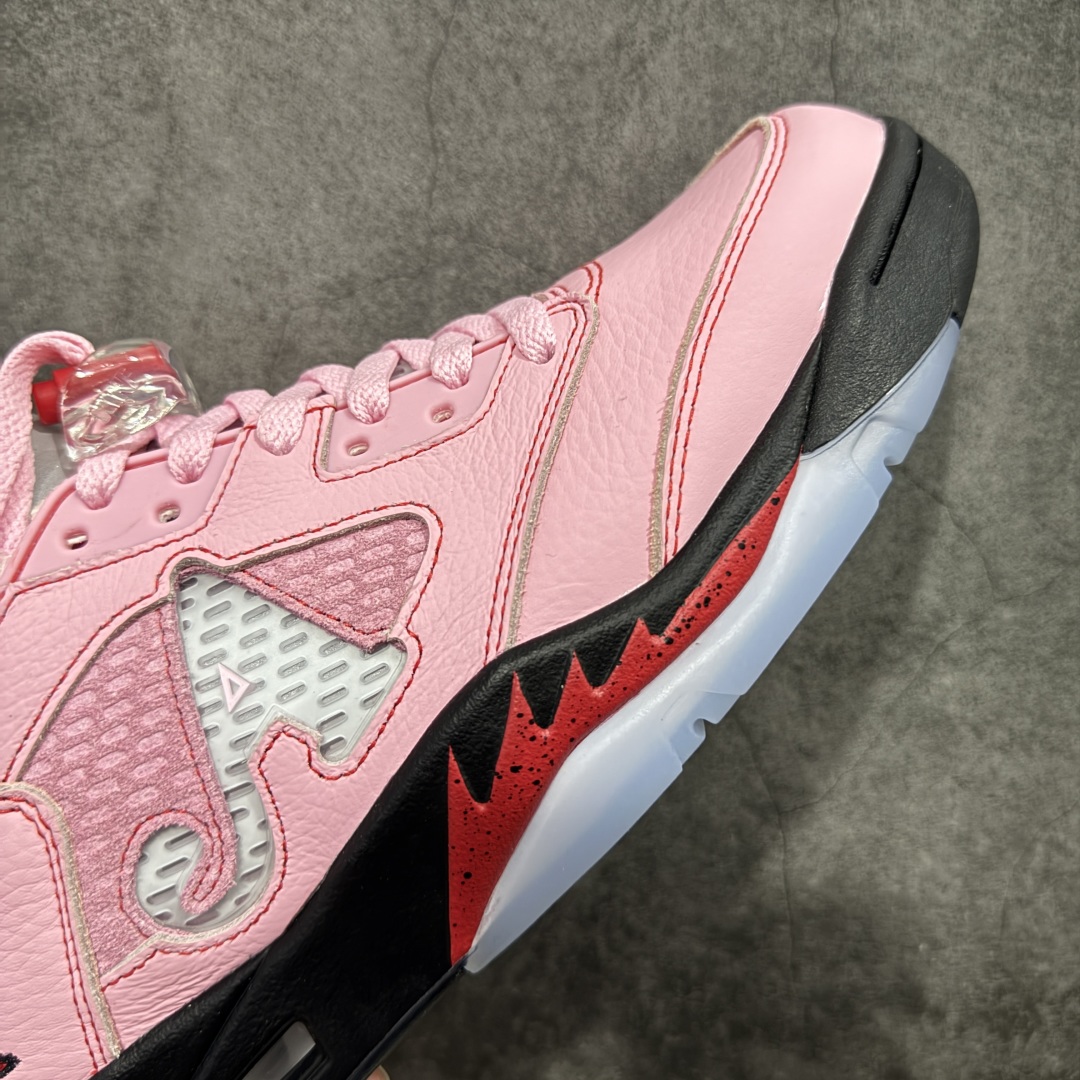 图片[6]-【OG纯原】Awake NY x Air Jordan AJ5 联名北极粉 DV4982-600 SZ原厂全套原楦原纸板磨具开发 原厂皮料加持 原厂港宝加持定型后跟R度完美 同源原厂电绣 飞人针数密度立体效果一致 原厂拉帮手法 原厂配置纸衬高频鞋盒 原厂指令配双鞋带 原厂TPU网格鞋带扣 超高鞋面清洁度 最高QC检验标准 控制溢胶瑕疵 到手可放心比对发售原鞋 上脚百分百充正驾驭 尺码：40 40.5 41 42 42.5 43 44 44.5 45 46 47.5-选品中心