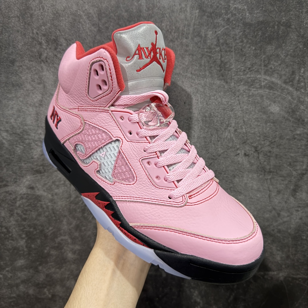 图片[3]-【OG纯原】Awake NY x Air Jordan AJ5 联名北极粉 DV4982-600 SZ原厂全套原楦原纸板磨具开发 原厂皮料加持 原厂港宝加持定型后跟R度完美 同源原厂电绣 飞人针数密度立体效果一致 原厂拉帮手法 原厂配置纸衬高频鞋盒 原厂指令配双鞋带 原厂TPU网格鞋带扣 超高鞋面清洁度 最高QC检验标准 控制溢胶瑕疵 到手可放心比对发售原鞋 上脚百分百充正驾驭 尺码：40 40.5 41 42 42.5 43 44 44.5 45 46 47.5-选品中心