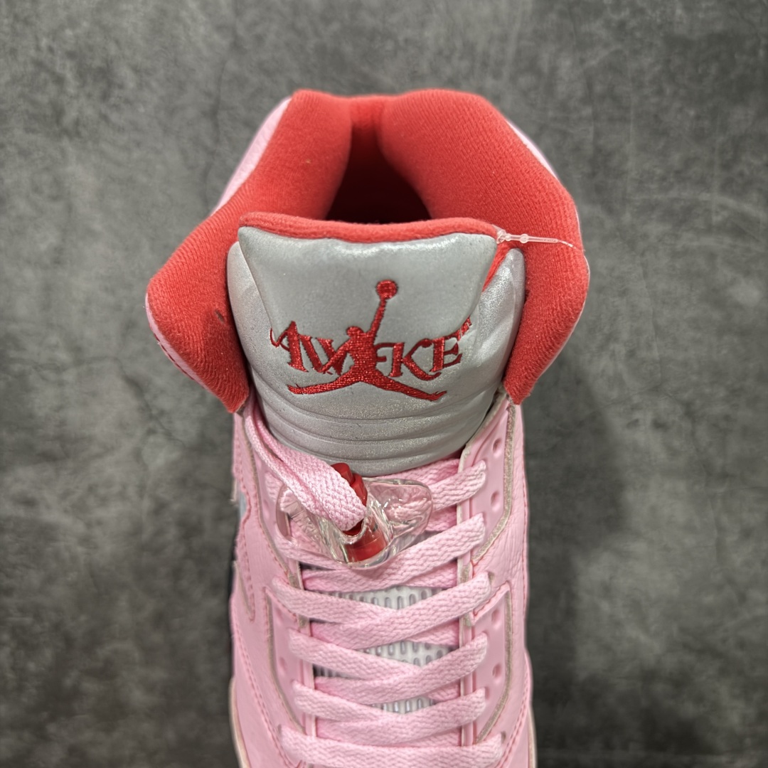 图片[9]-【OG纯原】Awake NY x Air Jordan AJ5 联名北极粉 DV4982-600 SZ原厂全套原楦原纸板磨具开发 原厂皮料加持 原厂港宝加持定型后跟R度完美 同源原厂电绣 飞人针数密度立体效果一致 原厂拉帮手法 原厂配置纸衬高频鞋盒 原厂指令配双鞋带 原厂TPU网格鞋带扣 超高鞋面清洁度 最高QC检验标准 控制溢胶瑕疵 到手可放心比对发售原鞋 上脚百分百充正驾驭 尺码：40 40.5 41 42 42.5 43 44 44.5 45 46 47.5-选品中心
