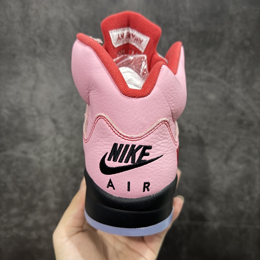 图片[4]-【OG纯原】Awake NY x Air Jordan AJ5 联名北极粉 DV4982-600 SZ原厂全套原楦原纸板磨具开发 原厂皮料加持 原厂港宝加持定型后跟R度完美 同源原厂电绣 飞人针数密度立体效果一致 原厂拉帮手法 原厂配置纸衬高频鞋盒 原厂指令配双鞋带 原厂TPU网格鞋带扣 超高鞋面清洁度 最高QC检验标准 控制溢胶瑕疵 到手可放心比对发售原鞋 上脚百分百充正驾驭 尺码：40 40.5 41 42 42.5 43 44 44.5 45 46 47.5-选品中心