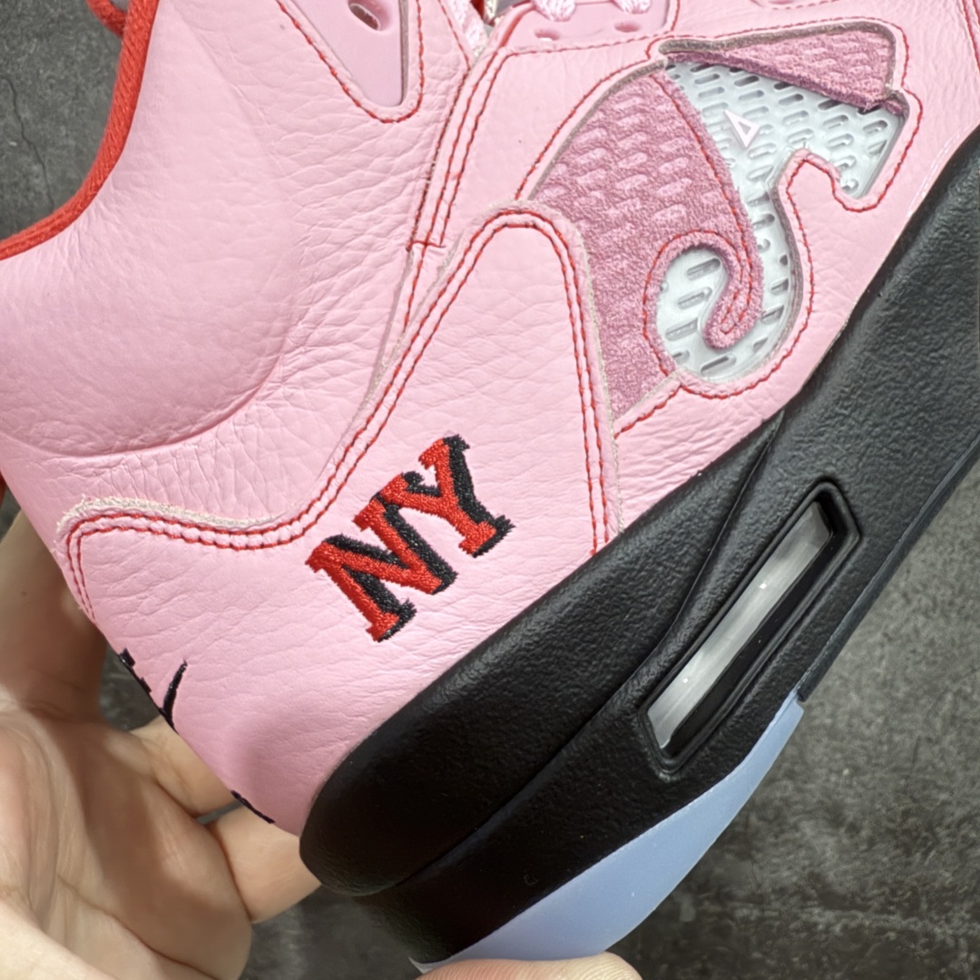 图片[3]-【OG纯原】Awake NY x Air Jordan AJ5 联名北极粉 DV4982-600 SZ原厂全套原楦原纸板磨具开发 原厂皮料加持 原厂港宝加持定型后跟R度完美 同源原厂电绣 飞人针数密度立体效果一致 原厂拉帮手法 原厂配置纸衬高频鞋盒 原厂指令配双鞋带 原厂TPU网格鞋带扣 超高鞋面清洁度 最高QC检验标准 控制溢胶瑕疵 到手可放心比对发售原鞋 上脚百分百充正驾驭 尺码：40 40.5 41 42 42.5 43 44 44.5 45 46 47.5-选品中心