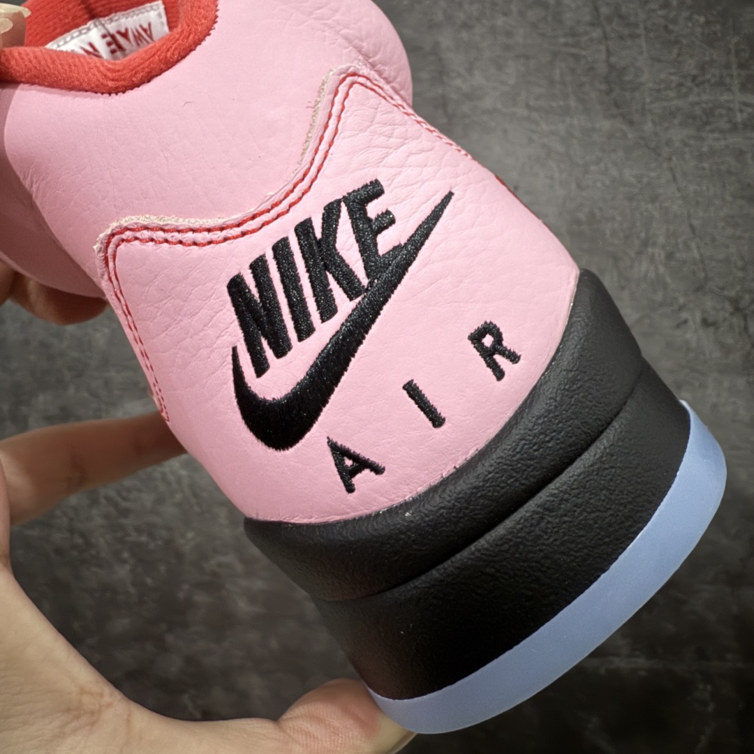 图片[2]-【OG纯原】Awake NY x Air Jordan AJ5 联名北极粉 DV4982-600 SZ原厂全套原楦原纸板磨具开发 原厂皮料加持 原厂港宝加持定型后跟R度完美 同源原厂电绣 飞人针数密度立体效果一致 原厂拉帮手法 原厂配置纸衬高频鞋盒 原厂指令配双鞋带 原厂TPU网格鞋带扣 超高鞋面清洁度 最高QC检验标准 控制溢胶瑕疵 到手可放心比对发售原鞋 上脚百分百充正驾驭 尺码：40 40.5 41 42 42.5 43 44 44.5 45 46 47.5-选品中心