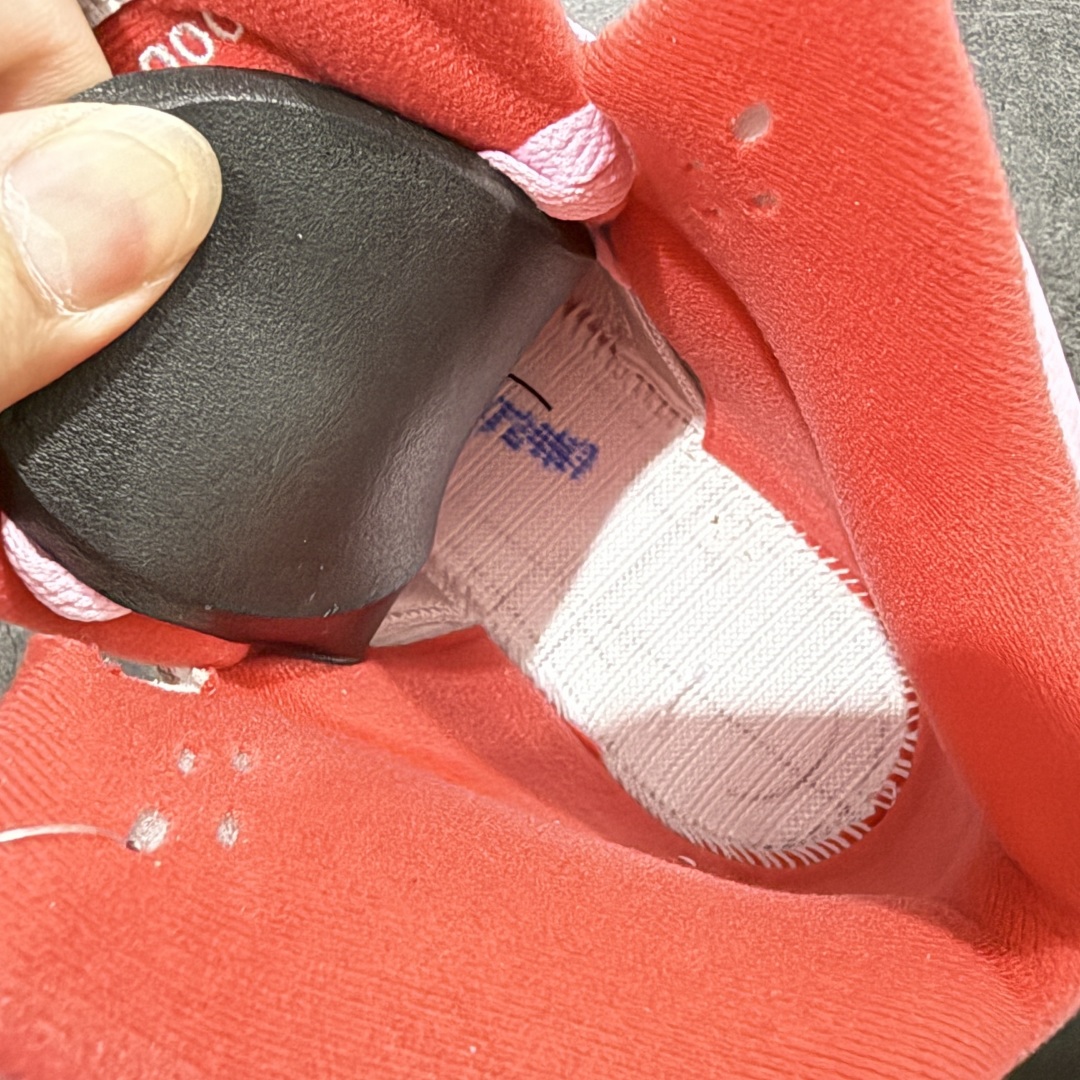 图片[7]-【OG纯原】Awake NY x Air Jordan AJ5 联名北极粉 DV4982-600 SZ原厂全套原楦原纸板磨具开发 原厂皮料加持 原厂港宝加持定型后跟R度完美 同源原厂电绣 飞人针数密度立体效果一致 原厂拉帮手法 原厂配置纸衬高频鞋盒 原厂指令配双鞋带 原厂TPU网格鞋带扣 超高鞋面清洁度 最高QC检验标准 控制溢胶瑕疵 到手可放心比对发售原鞋 上脚百分百充正驾驭 尺码：40 40.5 41 42 42.5 43 44 44.5 45 46 47.5-选品中心