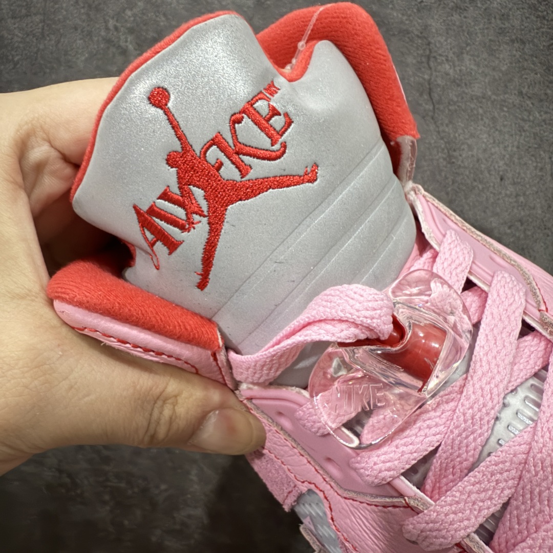 图片[5]-【OG纯原】Awake NY x Air Jordan AJ5 联名北极粉 DV4982-600 SZ原厂全套原楦原纸板磨具开发 原厂皮料加持 原厂港宝加持定型后跟R度完美 同源原厂电绣 飞人针数密度立体效果一致 原厂拉帮手法 原厂配置纸衬高频鞋盒 原厂指令配双鞋带 原厂TPU网格鞋带扣 超高鞋面清洁度 最高QC检验标准 控制溢胶瑕疵 到手可放心比对发售原鞋 上脚百分百充正驾驭 尺码：40 40.5 41 42 42.5 43 44 44.5 45 46 47.5-选品中心