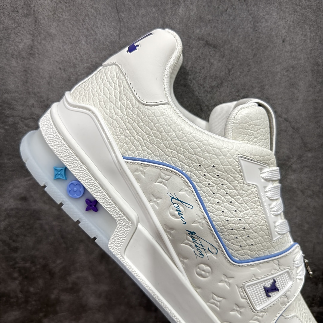 图片[7]-【广东纯原版本】LV Louis Vuitton Trainer 限定联名 低帮休闲板鞋 白蓝紫 代配件版 代购级别 ZP级全套包装 原版购入历时近两个月开发打造！ 经典多拼色超好看 原版完美楦型 调试了两个月 鞋面独家订制压纹粒面小牛皮 大底TPU、模具费2w+ 质感媲美原版 垫脚聚米微料加透气英伦网布 细节原版一致 ❗️请注意区分市面通货材料 版型 包装配件 尺码： 35 36 37 38 39 40 41 42 43 44 45 46-选品中心