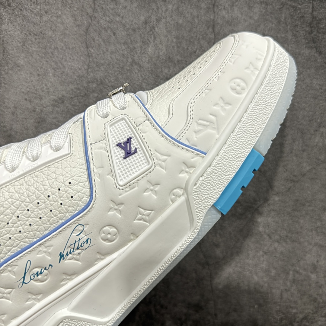 图片[6]-【广东纯原版本】LV Louis Vuitton Trainer 限定联名 低帮休闲板鞋 白蓝紫 代配件版 代购级别 ZP级全套包装 原版购入历时近两个月开发打造！ 经典多拼色超好看 原版完美楦型 调试了两个月 鞋面独家订制压纹粒面小牛皮 大底TPU、模具费2w+ 质感媲美原版 垫脚聚米微料加透气英伦网布 细节原版一致 ❗️请注意区分市面通货材料 版型 包装配件 尺码： 35 36 37 38 39 40 41 42 43 44 45 46-选品中心