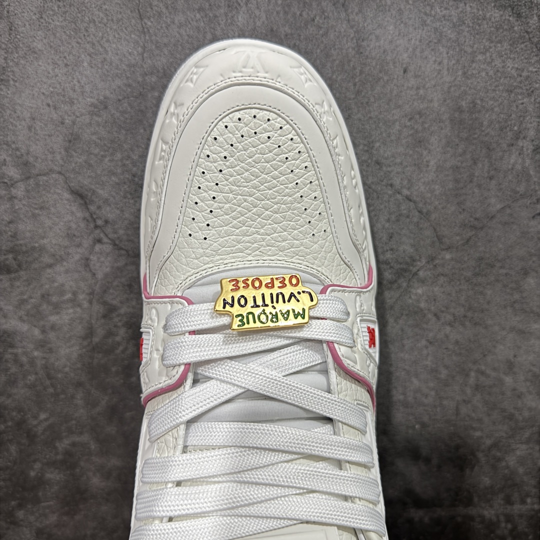 图片[5]-【广东纯原版本】LV Louis Vuitton Trainer 限定联名 低帮休闲板鞋 白粉紫 代配件版 代购级别 ZP级全套包装 原版购入历时近两个月开发打造！ 经典多拼色超好看 原版完美楦型 调试了两个月 鞋面独家订制压纹粒面小牛皮 大底TPU、模具费2w+ 质感媲美原版 垫脚聚米微料加透气英伦网布 细节原版一致 ❗️请注意区分市面通货材料 版型 包装配件 尺码： 35 36 37 38 39 40 41 42 43 44 45 46-选品中心