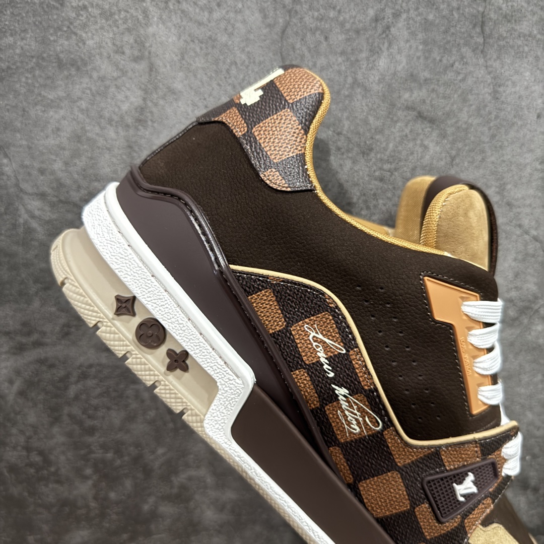 图片[7]-【广东纯原版本】LV Louis Vuitton Trainer x Nigo棋盘格棕色 限定联名 低帮休闲板鞋 代购级别 ZP级全套包装 原版购入历时近两个月开发打造！ 经典多拼色超好看 原版完美楦型 调试了两个月 鞋面独家订制压纹粒面小牛皮 大底TPU、模具费2w+ 质感媲美原版 垫脚聚米微料加透气英伦网布 细节原版一致 ❗️请注意区分市面通货材料 版型 包装配件 尺码： 35 36 37 38 39 40 41 42 43 44 45 46-选品中心