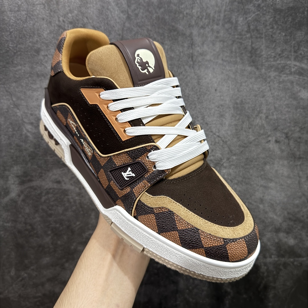 图片[3]-【广东纯原版本】LV Louis Vuitton Trainer x Nigo棋盘格棕色 限定联名 低帮休闲板鞋 代购级别 ZP级全套包装 原版购入历时近两个月开发打造！ 经典多拼色超好看 原版完美楦型 调试了两个月 鞋面独家订制压纹粒面小牛皮 大底TPU、模具费2w+ 质感媲美原版 垫脚聚米微料加透气英伦网布 细节原版一致 ❗️请注意区分市面通货材料 版型 包装配件 尺码： 35 36 37 38 39 40 41 42 43 44 45 46-选品中心