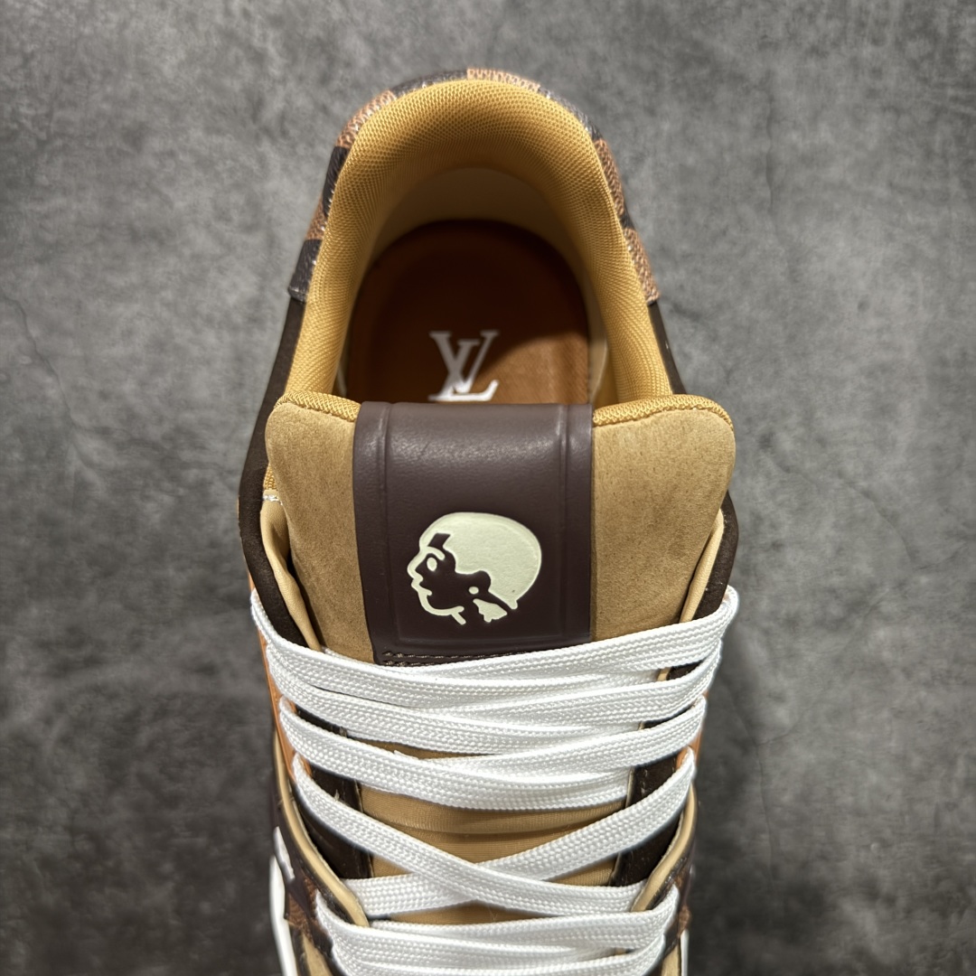 图片[8]-【广东纯原版本】LV Louis Vuitton Trainer x Nigo棋盘格棕色 限定联名 低帮休闲板鞋 代购级别 ZP级全套包装 原版购入历时近两个月开发打造！ 经典多拼色超好看 原版完美楦型 调试了两个月 鞋面独家订制压纹粒面小牛皮 大底TPU、模具费2w+ 质感媲美原版 垫脚聚米微料加透气英伦网布 细节原版一致 ❗️请注意区分市面通货材料 版型 包装配件 尺码： 35 36 37 38 39 40 41 42 43 44 45 46-选品中心