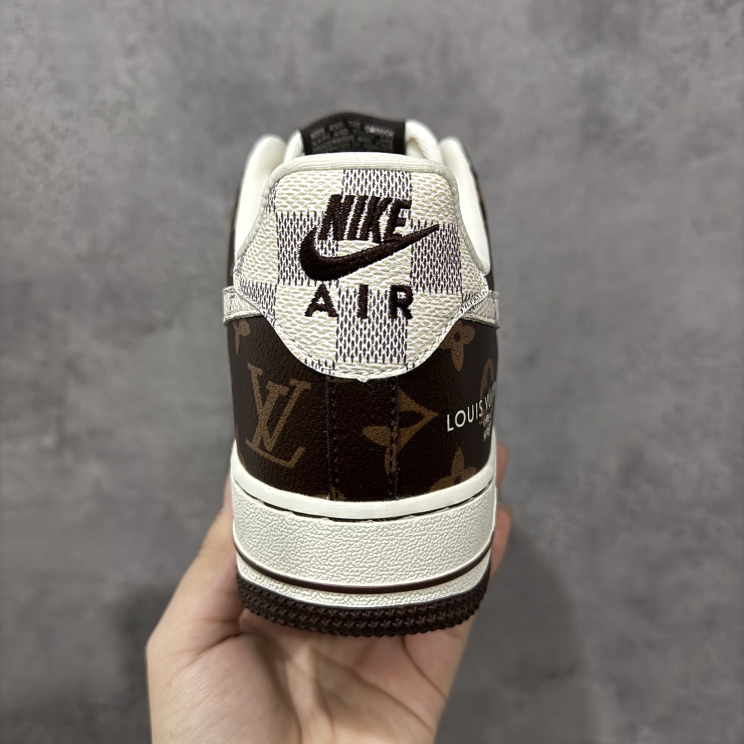 260 定制版Nike Air Force 1'07 Low LV联名 经典咖啡棕 空军一号低帮休闲板鞋 SC0601-558-Chinese  UA Cheap High Quatity Brand  Clothes Bags handbags Sneakers wholesale wholesaler seller from China Factory suppliers Fashion Clothing  Shoes best Quality Beautiful Price  260 定制版Nike Air Force 1'07 Low LV联名 经典咖啡棕 空军一号低帮休闲板鞋 SC0601-558