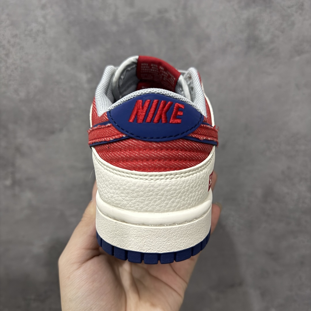 图片[4]-【定制版】Nike SB Dunk Low “Supreme联名—帆布米蓝红双钩” 高端定制 低帮休闲板鞋 定制鞋盒 大厂纯原品质出货 超高清洁度 皮料切割干净无任何毛边 细节完美 货号：XD1588-233 尺码： 36 36.5 37.5 38 38.5 39 40 40.5 41 42 42.5 43 44 44.5 45-选品中心