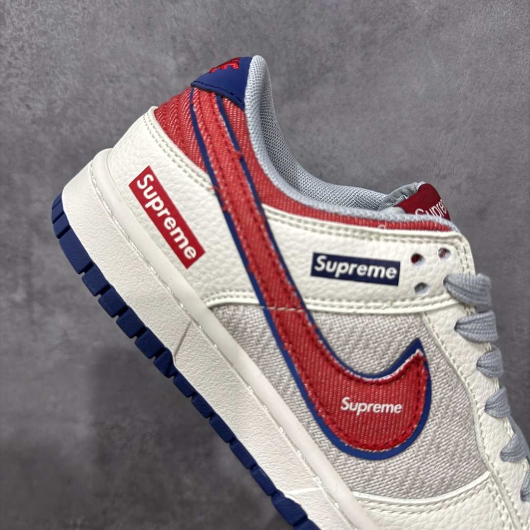 图片[7]-【定制版】Nike SB Dunk Low “Supreme联名—帆布米蓝红双钩” 高端定制 低帮休闲板鞋 定制鞋盒 大厂纯原品质出货 超高清洁度 皮料切割干净无任何毛边 细节完美 货号：XD1588-233 尺码： 36 36.5 37.5 38 38.5 39 40 40.5 41 42 42.5 43 44 44.5 45-选品中心