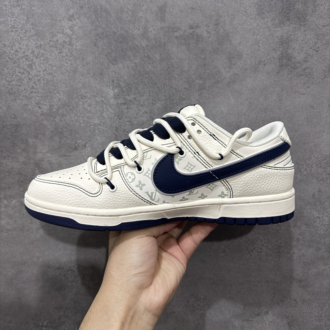 图片[2]-【定制版】Nike SB Dunk Low LV联名 海军蓝抽绳 周年高端定制 低帮休闲板鞋  #定制鞋盒 大厂纯原品质出货 超高清洁度 皮料切割干净无任何毛边 细节完美 货号：YX5066-370  尺码：36 36.5 37.5 38 38.5 39 40 40.5 41 42 42.5 43 44 44.5 45-选品中心