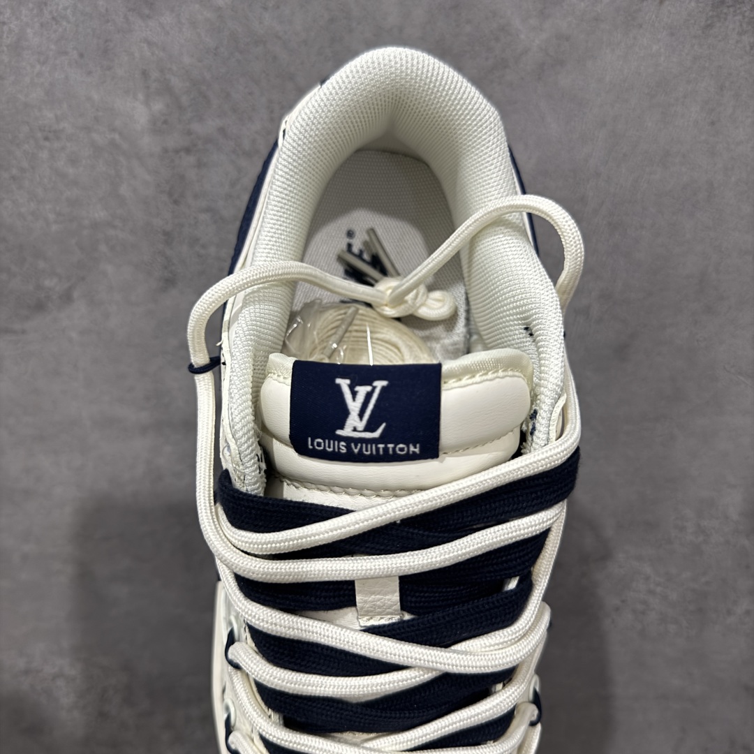 图片[8]-【定制版】Nike SB Dunk Low LV联名 海军蓝抽绳 周年高端定制 低帮休闲板鞋  #定制鞋盒 大厂纯原品质出货 超高清洁度 皮料切割干净无任何毛边 细节完美 货号：YX5066-370  尺码：36 36.5 37.5 38 38.5 39 40 40.5 41 42 42.5 43 44 44.5 45-选品中心