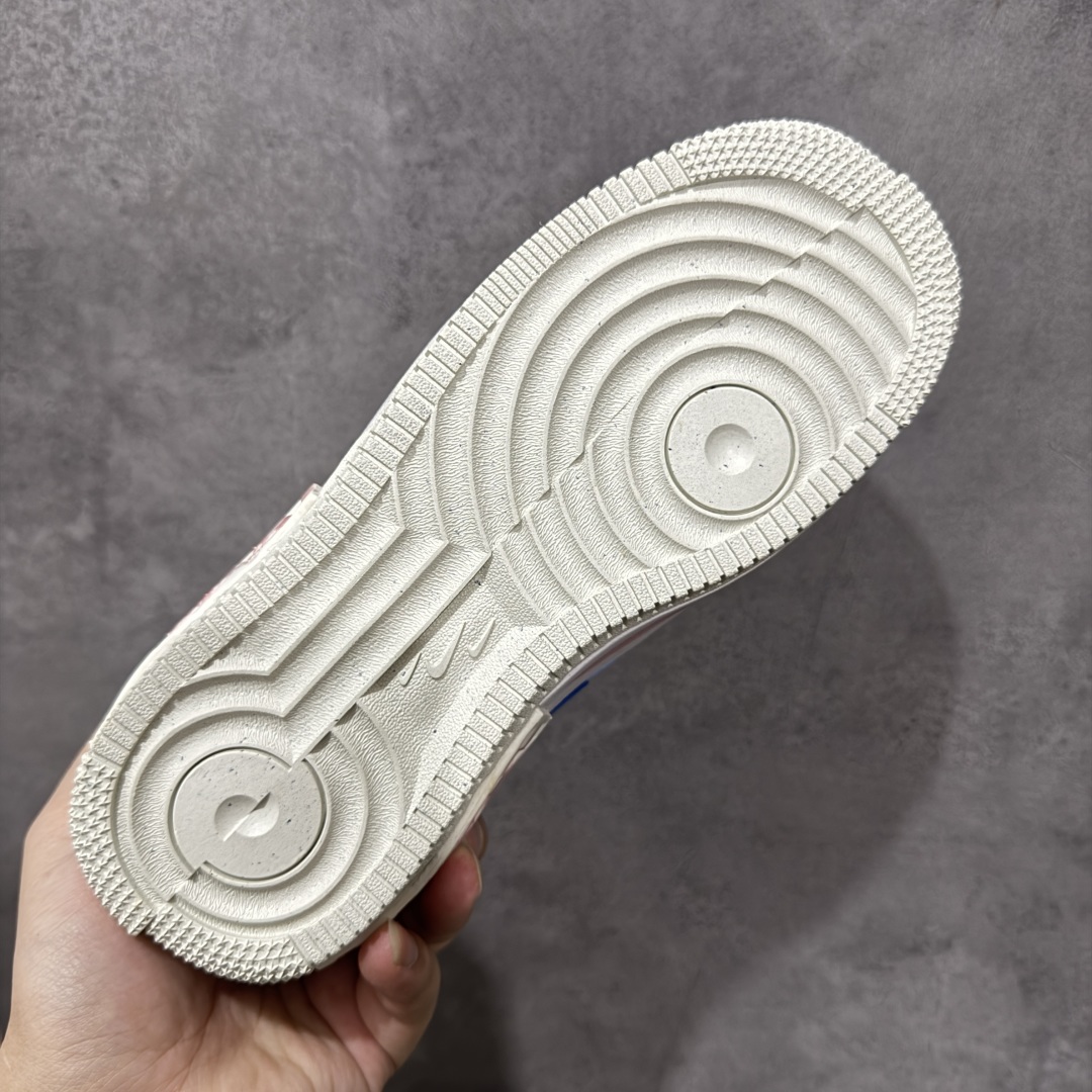 图片[9]-【定制版】Nike Air Force 1 Fontanka \”Pixel Sweetheart\” 手绘涂鸦 像素甜心 空军一号定制板鞋  #像素甜心 宛如一件精心雕琢的艺术品。鞋身以温柔浪漫的粉色为主色调，恰似春日里初绽的桃花，散发着难以抗拒的甜美气息。粉色与纯净的白色巧妙搭配，不仅营造出清新雅致的视觉效果，还赋予了鞋子一种与生俱来的少女感。而那一抹亮眼的黄色鞋带，犹如明媚的阳光，为整体造型注入了无限活力，让鞋子瞬间灵动起来 货号：DV3211-001   尺码：36-45 编码：HXSB320330-选品中心