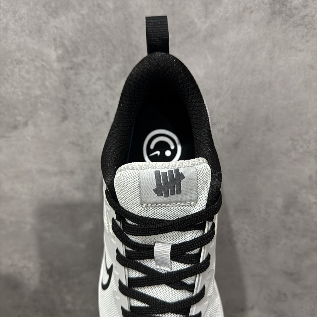 图片[8]-【定制版】Understand x Nike Zoom Plus Low Und x 耐克 低帮 灰黑 超级飞马涡轮增压马拉松慢跑鞋 鞋面由半内靴与半透明网布组成Dynamic Flywire增加鞋身贴合与包覆感，鞋身两侧Swoosh LLogo采用黑色点缀，鞋舌上以Und品牌Logo呈现，前掌高度12mm前后掌高低差10mm，首度结合全掌ZoomX加上全长React 的跑鞋，ZoomX泡绵主要提供能量回馈与落地时的缓冲，React泡绵增强底部的稳定与耐用度。 货号：CK4318-148 尺码：36-45半 编码：CCB270280-选品中心