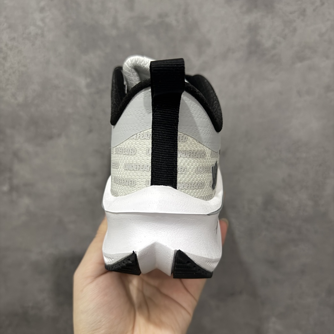 图片[4]-【定制版】Understand x Nike Zoom Plus Low Und x 耐克 低帮 灰黑 超级飞马涡轮增压马拉松慢跑鞋 鞋面由半内靴与半透明网布组成Dynamic Flywire增加鞋身贴合与包覆感，鞋身两侧Swoosh LLogo采用黑色点缀，鞋舌上以Und品牌Logo呈现，前掌高度12mm前后掌高低差10mm，首度结合全掌ZoomX加上全长React 的跑鞋，ZoomX泡绵主要提供能量回馈与落地时的缓冲，React泡绵增强底部的稳定与耐用度。 货号：CK4318-148 尺码：36-45半 编码：CCB270280-选品中心