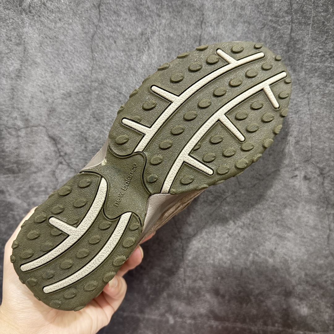 图片[9]-【公司级】New Balance 新百伦204 系列 复古休闲运动百搭老爹跑步鞋 #采用猪巴革组合网织鞋面材质 #3层组合底模精密开发 #中底嵌入碳板缓震及后跟嵌入TPU装饰条稳固 尺码：35 36 37 37.5 38 38.5 39.5 40 40.5 41.5 42 42.5 43 44 45 货号：U204LMMA-选品中心