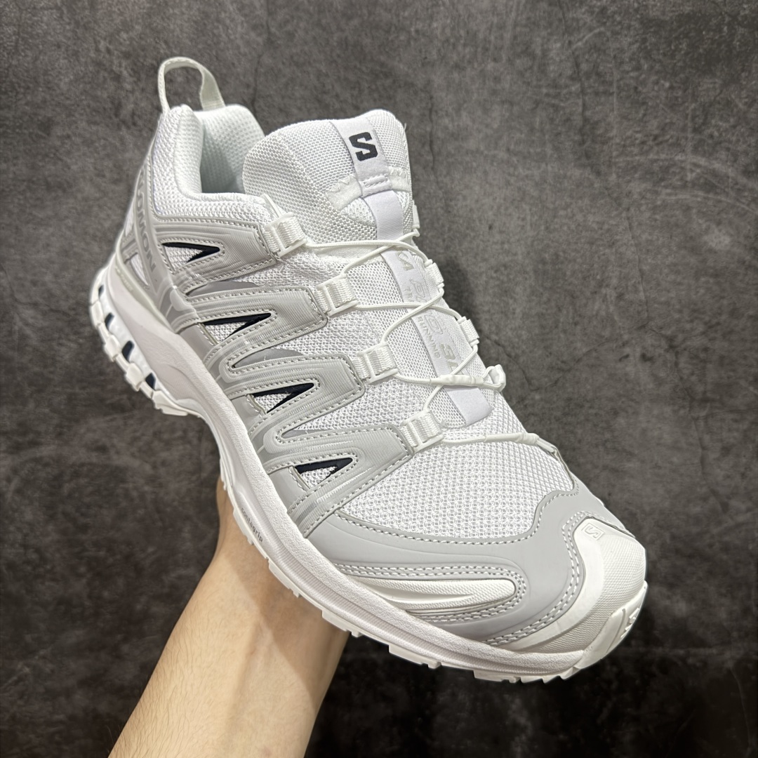 图片[3]-【w1版本】全新版本出货 纯原大厂出品 萨洛蒙 Salomon XA PRO 3D 户外轻便机能鞋 475777 纯原外贸平台特供订单 耗时半年巨作 全套原纸板楦头开发 原厂特供网布配套加持 确保原汁原味 完美呈现版型 原档数据独家私模五层组合大底 男女鞋同步官方开发至46.5 原装Ortholite轻量化鞋垫 中底布带钢印编号 原厂TPU锁扣 进口港宝加持 后跟自然饱满 还原公司包裹性 鞋面以“锯齿”状的包裹系统呈现 在基色底之下加入了各种色点缀 将公司的最新技术和时尚前卫的造型融入耐用的长跑款式中 鞋面由 TPU 薄膜制成 并焊接在高耐磨网眼上 使其既时尚又坚固 由 ACS底盘支撑 可增强稳定性和支撑力 以及由橡胶凸耳 Contragrip外底覆盖的 EVA 缓冲中底 旨在应对崎岖的地形 鞋舌上的彩色Salomon 标签、Quicklace 系统以及鞋头、鞋舌和鞋跟上的附加品牌使细节更加完美 让穿着者可以轻松驾驭户外与通勤下的任何运动生活场景 无缝鞋身户外随意纵横 颜值与脚感兼备 出街通勤 绝对非常吸睛 你值得拥有 尺码：36 36.5 37 38 38.5 39 40 40.5 41 42 42.5 43 44 44.5 45-选品中心