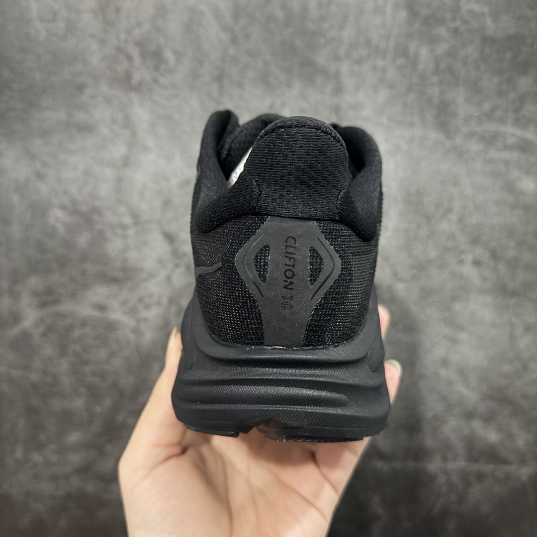 图片[4]-【GX越南版】HOKA ONE ONE Clifton 克里夫顿10代专业性能减震公路跑步鞋 专业外贸大厂出品 市面最顶 细节只对比原版 无任何差别 原材料打造 HOKA ONE ONE是来自美国的跑步鞋知名品牌，创立于2009年，始终致力于为所有跑者提供更新、更好的跑步装备。相比常规跑鞋，HOKA ONE ONE特别研发使用性能独特的几何形跑鞋中底，此种鞋底更厚、更高、回弹性也更好，除了卓越的缓冲性能，它还能內各种阶段的跑者带来更具动感、更加稳定的跑步体验。HOKAONE ONE从设计之初就清楚意识到，要保证跑者步幅的均匀一致，双脚自然而然的运动至关重要。 尺码：36 36.5 37.5 38 38.5 39 40 40.5 41 42 42.5 43 44 44.5 45-选品中心
