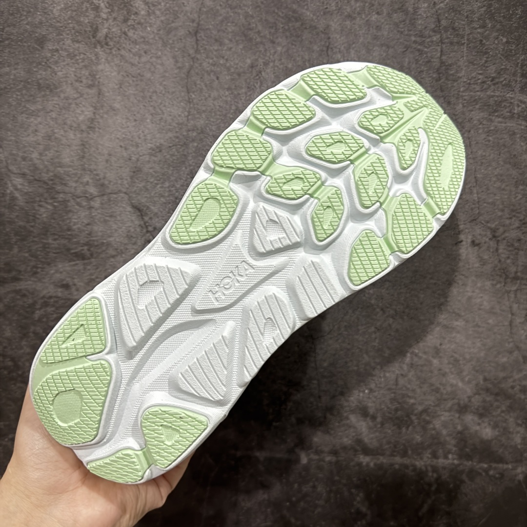 图片[9]-【GX越南版】HOKA ONE ONE Clifton 克里夫顿10代专业性能减震公路跑步鞋 专业外贸大厂出品 市面最顶 细节只对比原版 无任何差别 原材料打造 HOKA ONE ONE是来自美国的跑步鞋知名品牌，创立于2009年，始终致力于为所有跑者提供更新、更好的跑步装备。相比常规跑鞋，HOKA ONE ONE特别研发使用性能独特的几何形跑鞋中底，此种鞋底更厚、更高、回弹性也更好，除了卓越的缓冲性能，它还能內各种阶段的跑者带来更具动感、更加稳定的跑步体验。HOKAONE ONE从设计之初就清楚意识到，要保证跑者步幅的均匀一致，双脚自然而然的运动至关重要。 尺码：36 36.5 37.5 38 38.5 39 40 40.5 41 42 42.5 43 44 44.5 45-选品中心