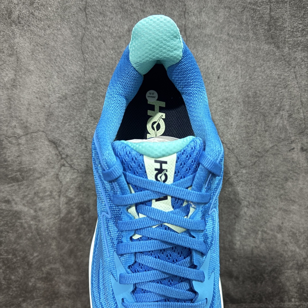 图片[8]-【GX越南版】HOKA ONE ONE Clifton 克里夫顿10代专业性能减震公路跑步鞋 专业外贸大厂出品 市面最顶 细节只对比原版 无任何差别 原材料打造 HOKA ONE ONE是来自美国的跑步鞋知名品牌，创立于2009年，始终致力于为所有跑者提供更新、更好的跑步装备。相比常规跑鞋，HOKA ONE ONE特别研发使用性能独特的几何形跑鞋中底，此种鞋底更厚、更高、回弹性也更好，除了卓越的缓冲性能，它还能內各种阶段的跑者带来更具动感、更加稳定的跑步体验。HOKAONE ONE从设计之初就清楚意识到，要保证跑者步幅的均匀一致，双脚自然而然的运动至关重要。 尺码：36 36.5 37.5 38 38.5 39 40 40.5 41 42 42.5 43 44 44.5 45-选品中心