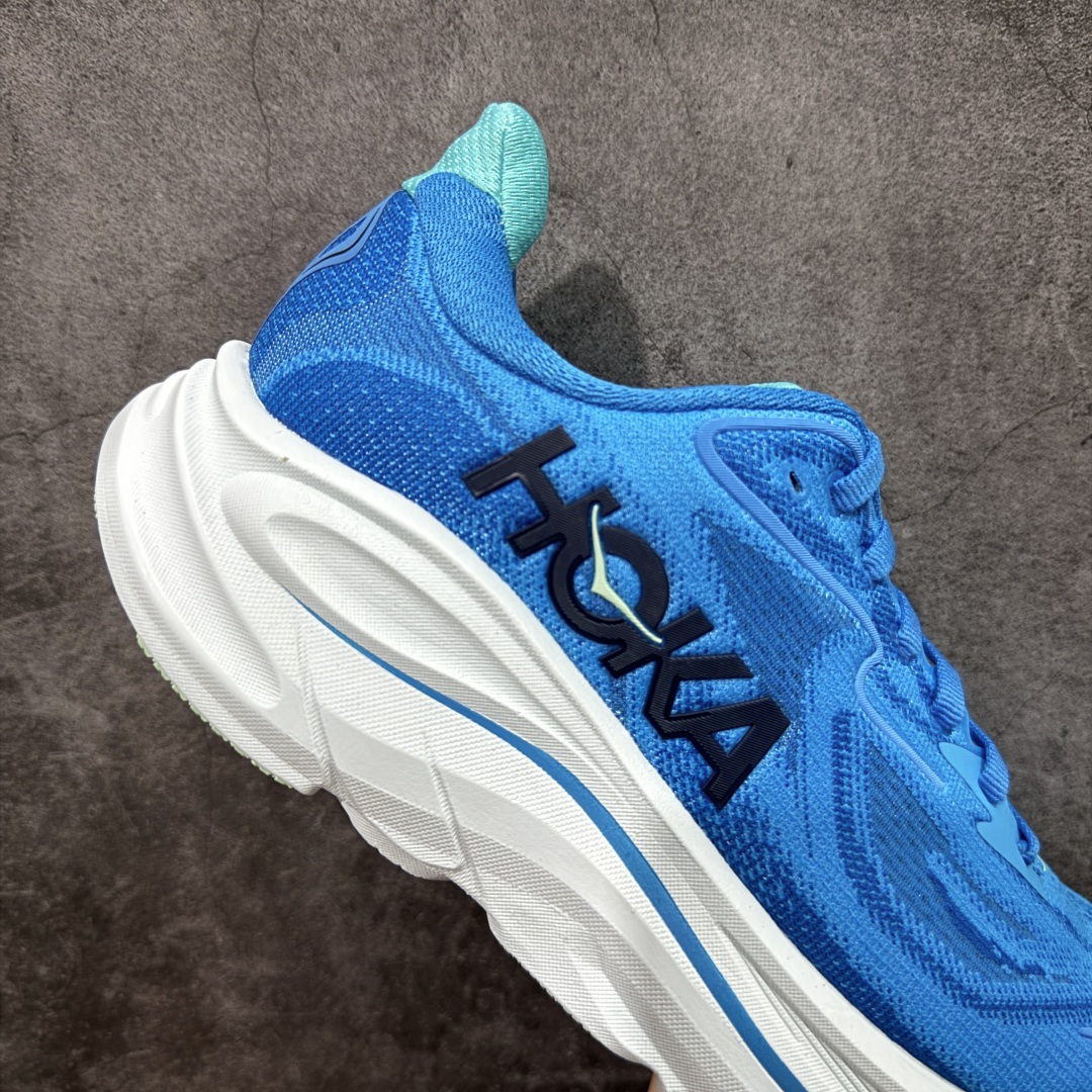 图片[7]-【GX越南版】HOKA ONE ONE Clifton 克里夫顿10代专业性能减震公路跑步鞋 专业外贸大厂出品 市面最顶 细节只对比原版 无任何差别 原材料打造 HOKA ONE ONE是来自美国的跑步鞋知名品牌，创立于2009年，始终致力于为所有跑者提供更新、更好的跑步装备。相比常规跑鞋，HOKA ONE ONE特别研发使用性能独特的几何形跑鞋中底，此种鞋底更厚、更高、回弹性也更好，除了卓越的缓冲性能，它还能內各种阶段的跑者带来更具动感、更加稳定的跑步体验。HOKAONE ONE从设计之初就清楚意识到，要保证跑者步幅的均匀一致，双脚自然而然的运动至关重要。 尺码：36 36.5 37.5 38 38.5 39 40 40.5 41 42 42.5 43 44 44.5 45-选品中心