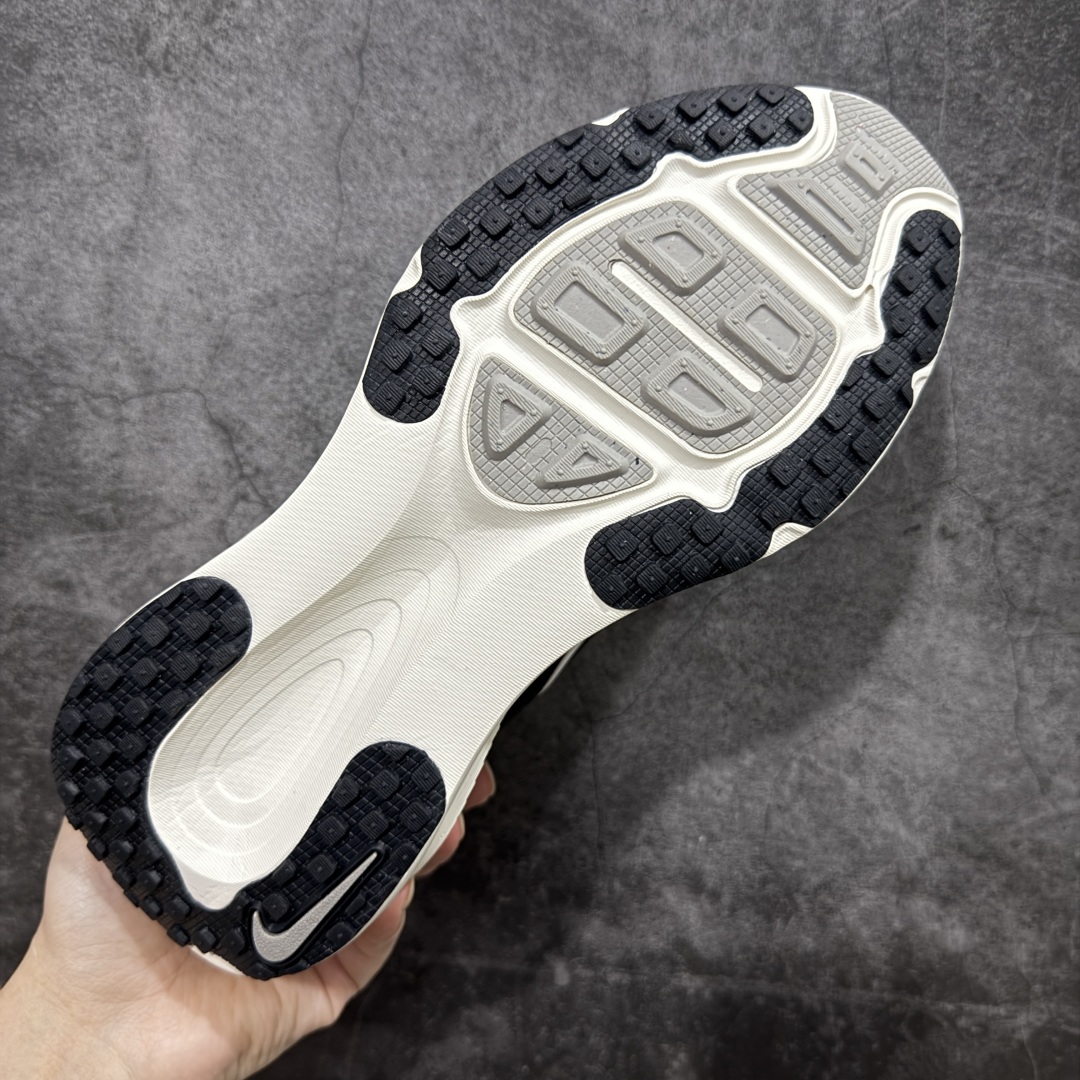 图片[9]-【XE纯原版】Nike Air Zoom Vomero 18 全新科技运动跑鞋 HM6803-007    目前市场最强品质 原版购入开发 鞋面采用硅胶发泡立体印刷 分体式组合大底 上层超临界ZOOM X泡棉 下层一次ReactX泡棉 区别市场一体底 超高质检清洁度 一切材质配件均与原版一致 原楦原纸板开发 匹配原版98%以上 完美弧度版型 原厂鞋标 立体反光鞋盒标 鞋盒防撞海绵 高端玩家必推版本 高价零售必推版本 欢迎对比市面任意版本‼️ 这双鞋简直是时尚与科技的完美融合。 经典黑色鞋面，质感爆棚，搭配超亮眼的银色大勾子，瞬间成为街头焦点。不仅颜值在线，缓震性能更是一绝 不管是日常出街还是慢跑锻炼，都能给双脚极致舒适体验。  码数超全，36 – 46 码任你选！别犹豫啦，穿上它，轻松走出潮流范，开启你的时尚运动新旅程！ 货号：HM6803-007 码段：36-46-选品中心