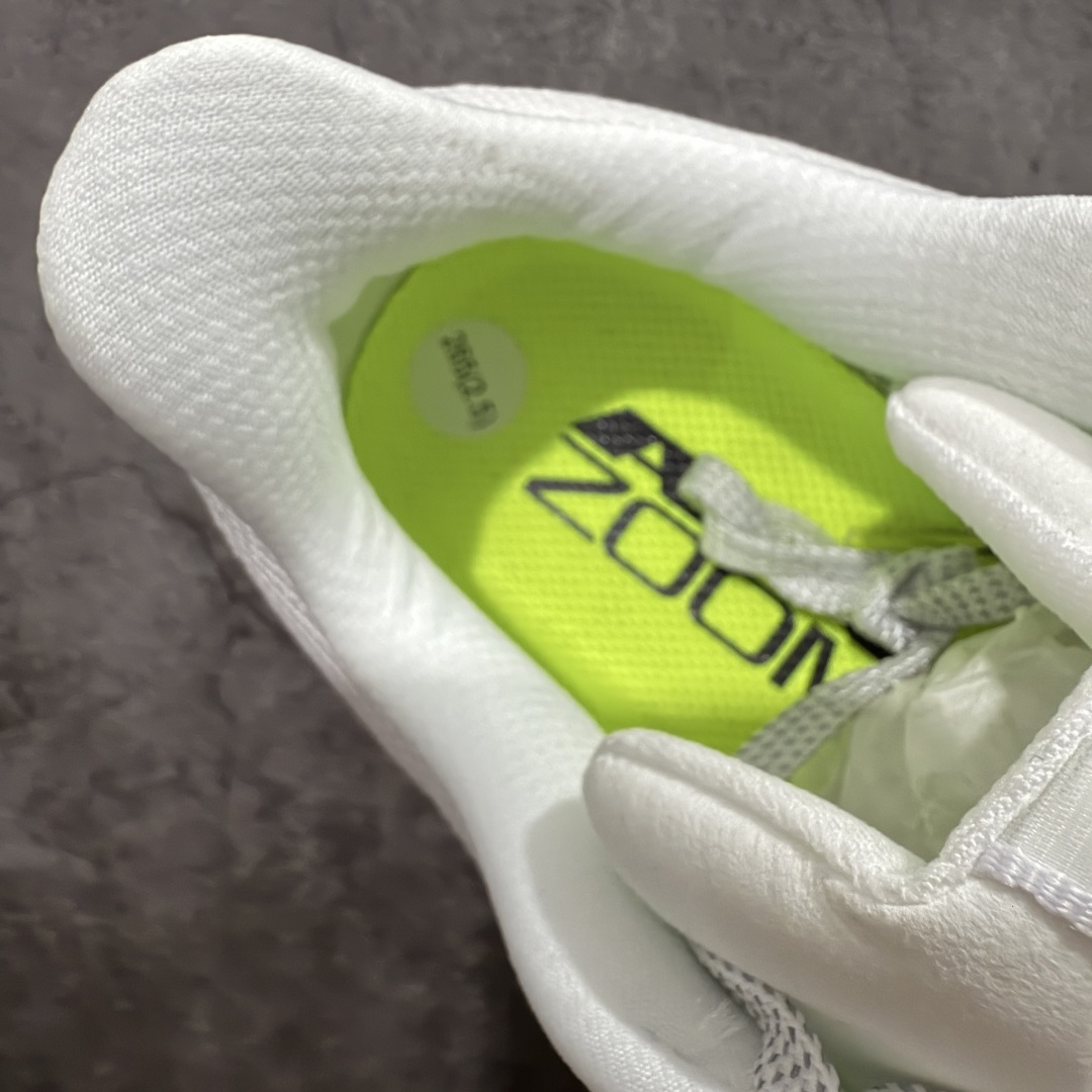 图片[6]-【XE纯原版】Nike Pegasus Premium Airscape 舒适百搭减震防滑耐磨透气 低帮跑步鞋 白黑绿    目前市场最强品质 原版购入开发 一切材质配件均匀原版一致 完美版型 高端玩家必推版本 高价零售必推版本 欢迎对比市面任意版本‼️ 这双鞋简直是时尚与科技的完美融合。 经典黑色鞋面，质感爆棚，搭配超亮眼的银色大勾子，瞬间成为街头焦点。 鞋侧独特小吊牌，细节满满，个性直接拉满。  脚下的全掌气垫更是亮点，红黑配色超吸睛，不仅颜值在线，缓震性能更是一绝。 不管是日常出街还是慢跑锻炼，都能给双脚极致舒适体验。  码数超全，36 – 46 码任你选！别犹豫啦，穿上它，轻松走出潮流范，开启你的时尚运动新旅程！   #独家原包 原底原料 开模打造  #原厂鞋标 高精密准度  #原楦原纸板开发 匹配原版98%以上  #后跟弧度 正确呈现  #原厂皮料 质感无敌  #皮料切割干净 无任何毛边 清洁度细节完美  货号：HQ2592-004HQ2592-100 码段：36-39-选品中心